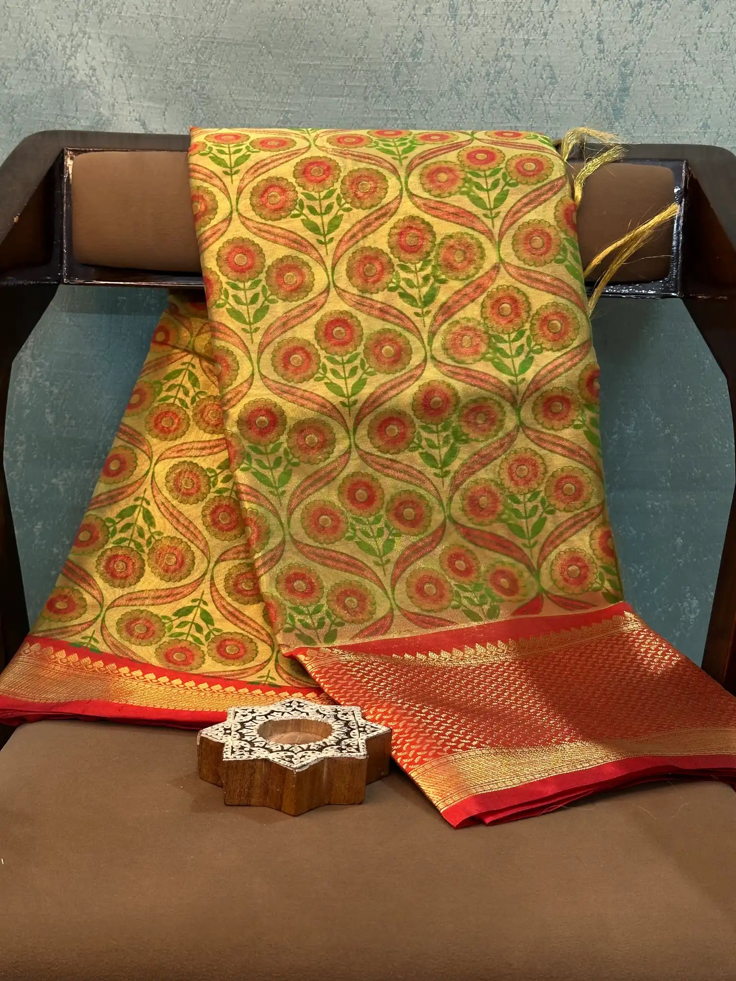 Eccentric Weave Softsilk Traditional Banarasi Saree