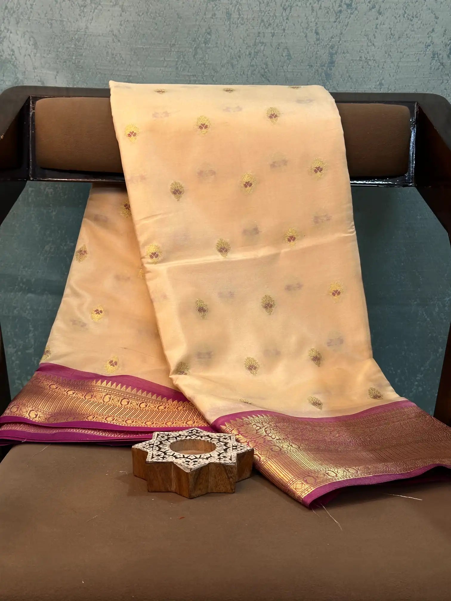Contemporary Weave Kora Tissue Silk Banarasi Saree