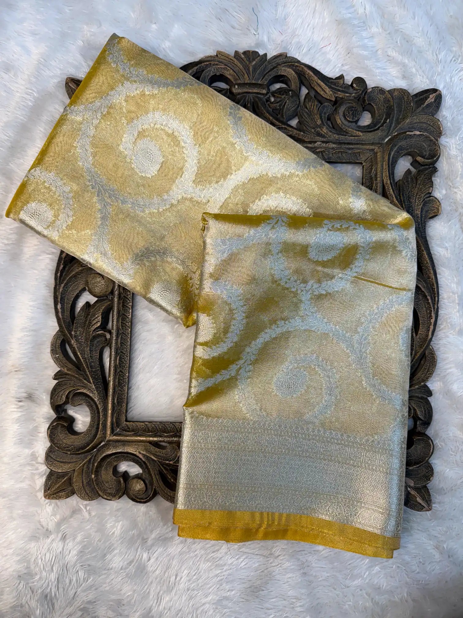 Contemporary Weave Kora Tissue Silk Banarasi Saree