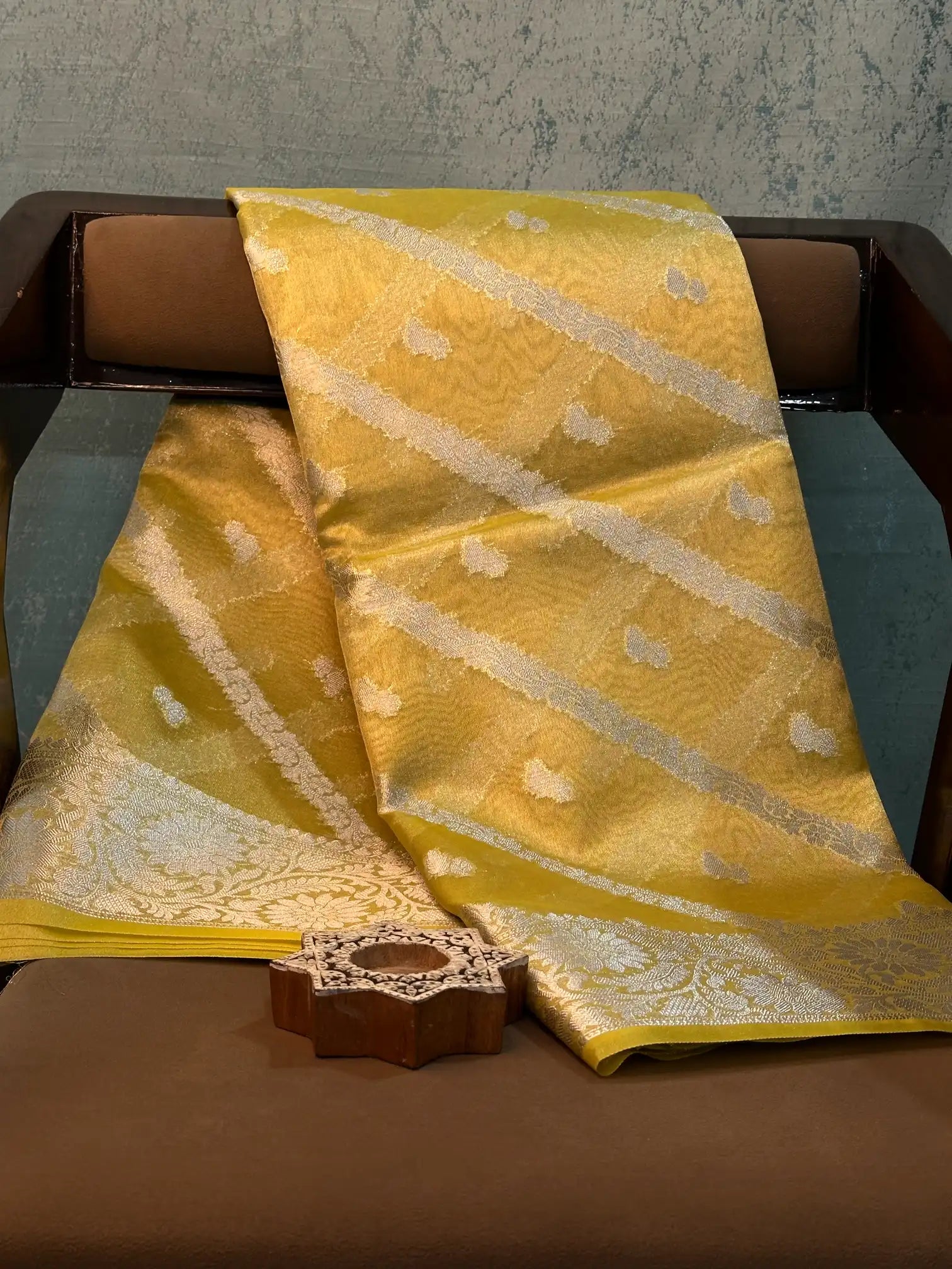 Contemporary Weave Kora Tissue Silk Banarasi Saree