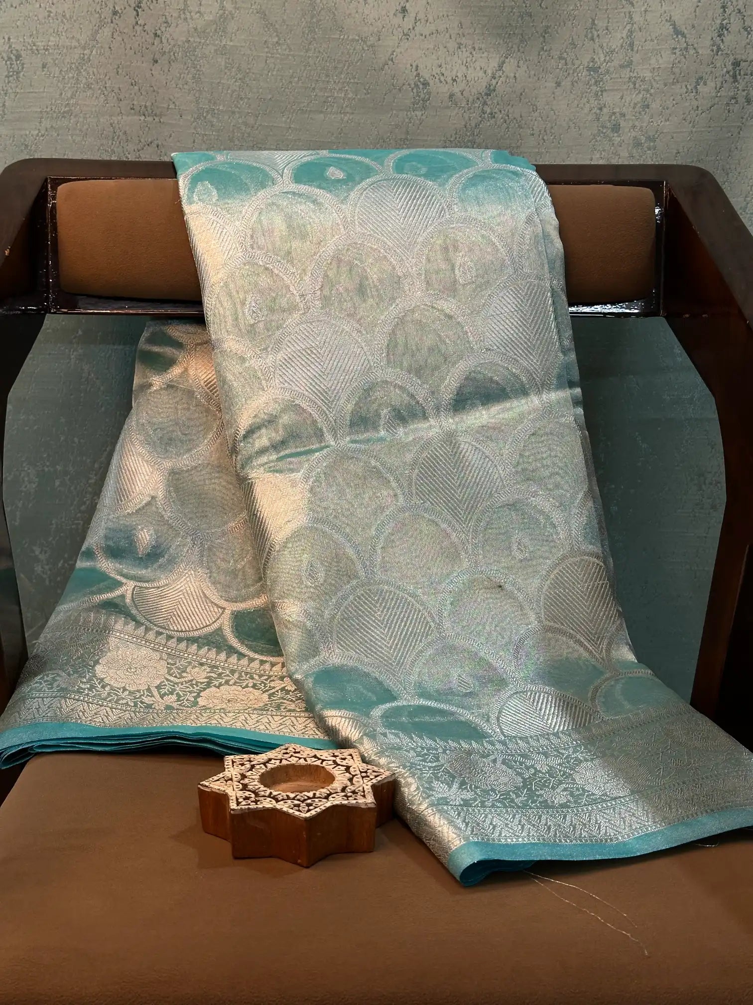 Contemporary Weave Kora Tissue Silk Banarasi Saree