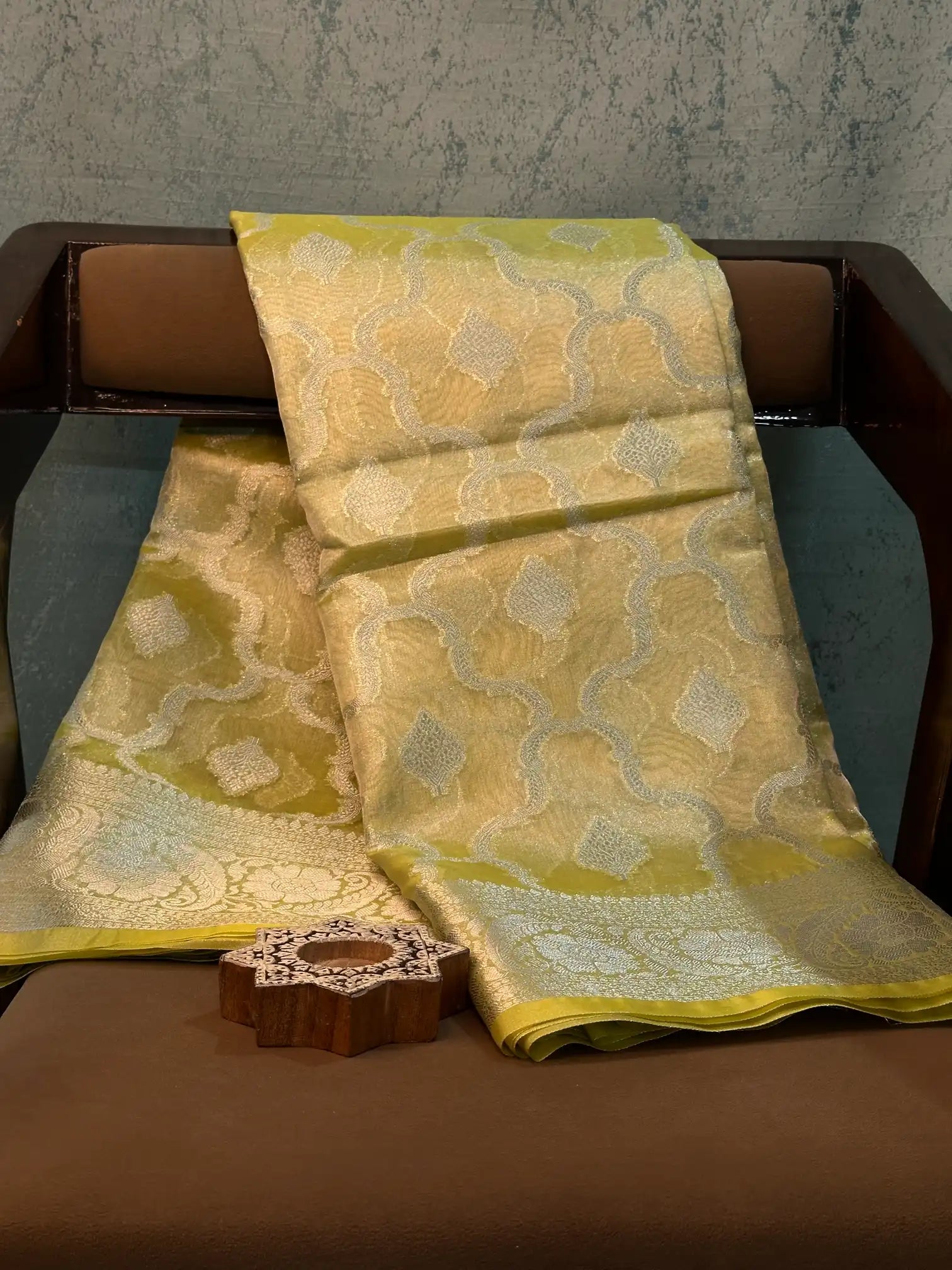 Contemporary Weave Kora Tissue Silk Banarasi Saree