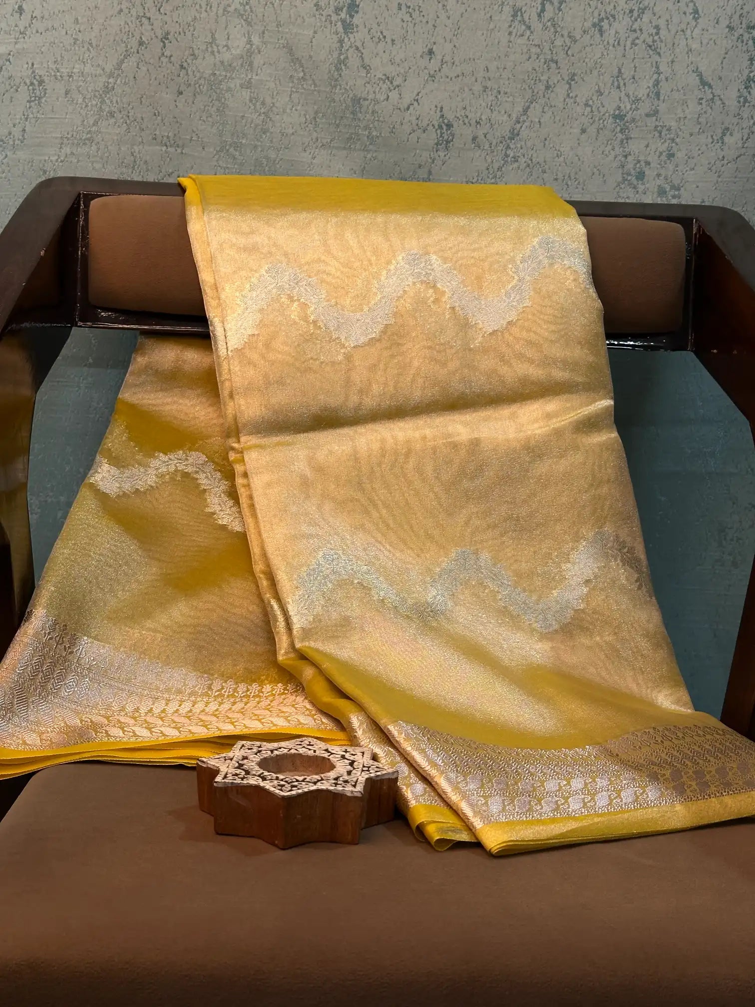 Contemporary Weave Kora Tissue Silk Banarasi Saree