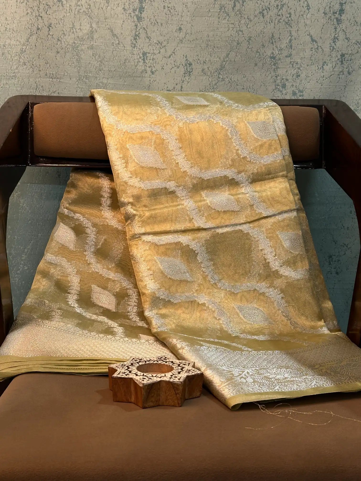 Contemporary Weave Kora Tissue silk Banarasi Saree