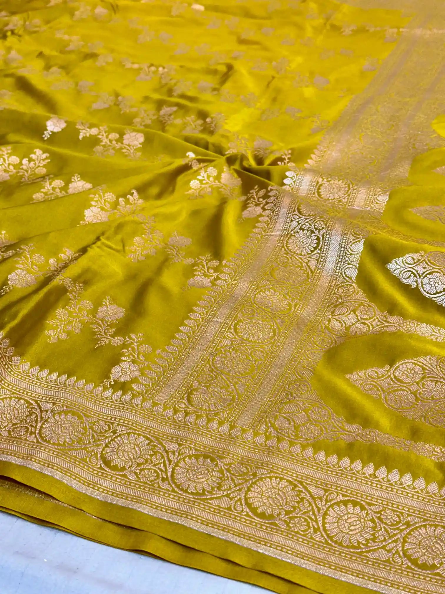 Mehandi Green Mashru Katan Silk Leheriya Weave Banarasi Saree