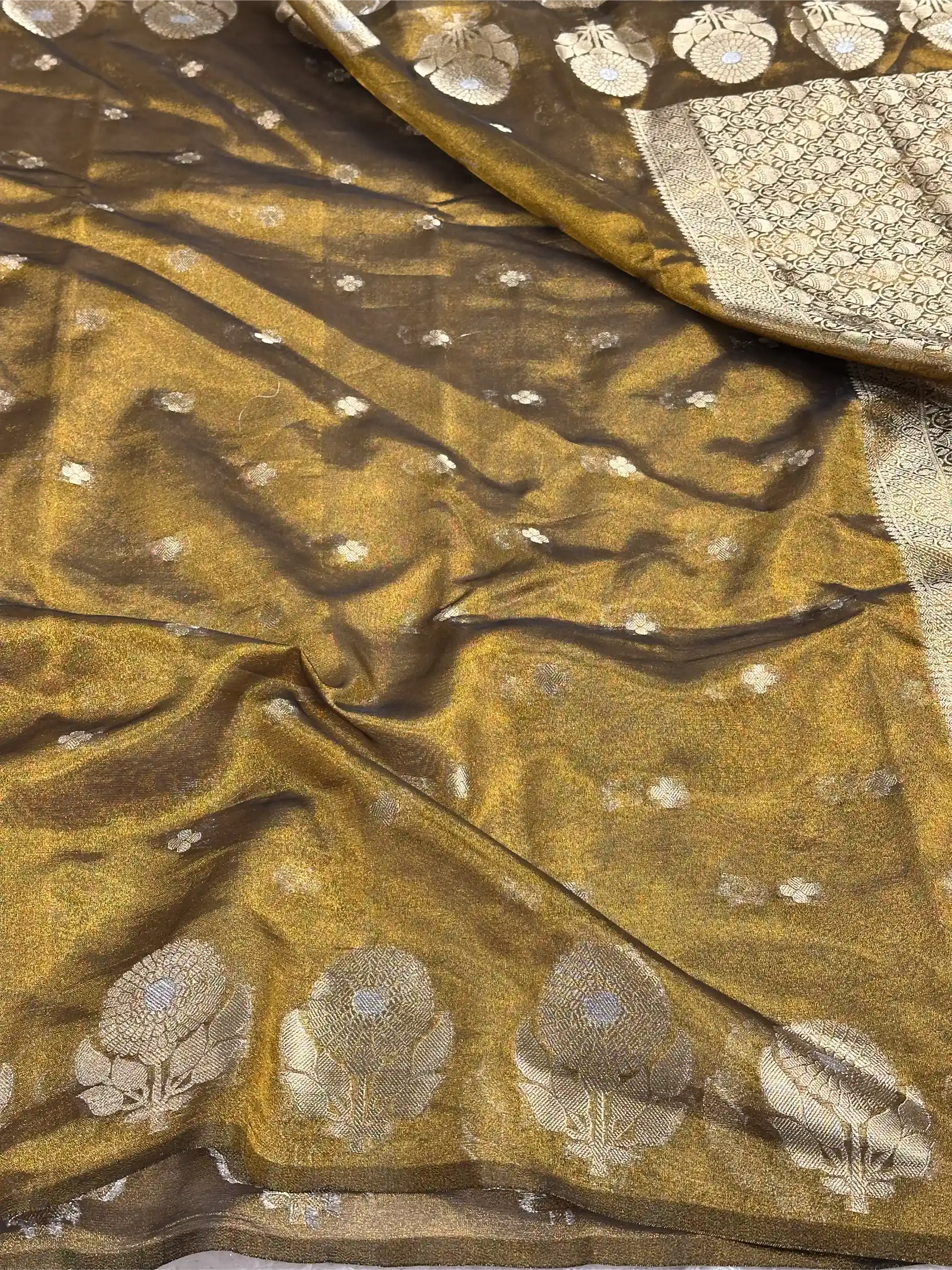 Mehendi Green Kora Tissue Silk Dhoop Chaun Weave Contemporary Banarasi Saree