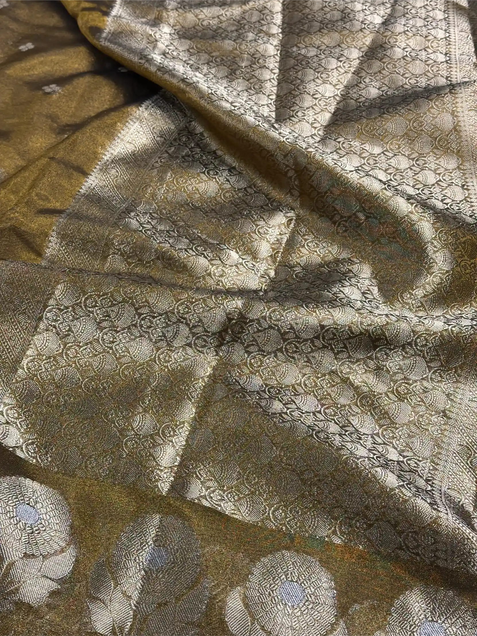 Mehendi Green Kora Tissue Silk Dhoop Chaun Weave Contemporary Banarasi Saree