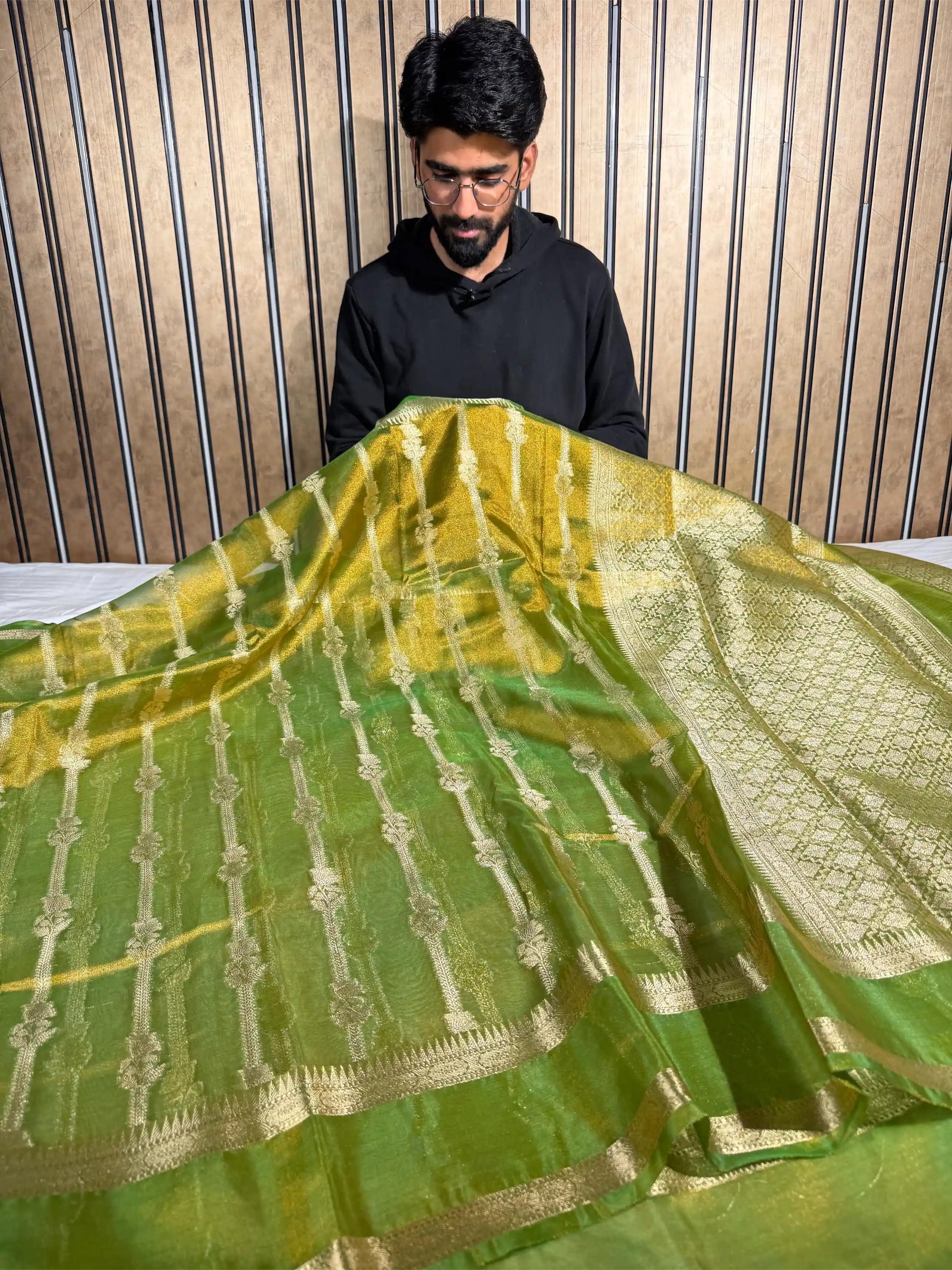 Metallic Mehendi Green Tissue Silk Traditional Heritage Weave Banarasi Saree