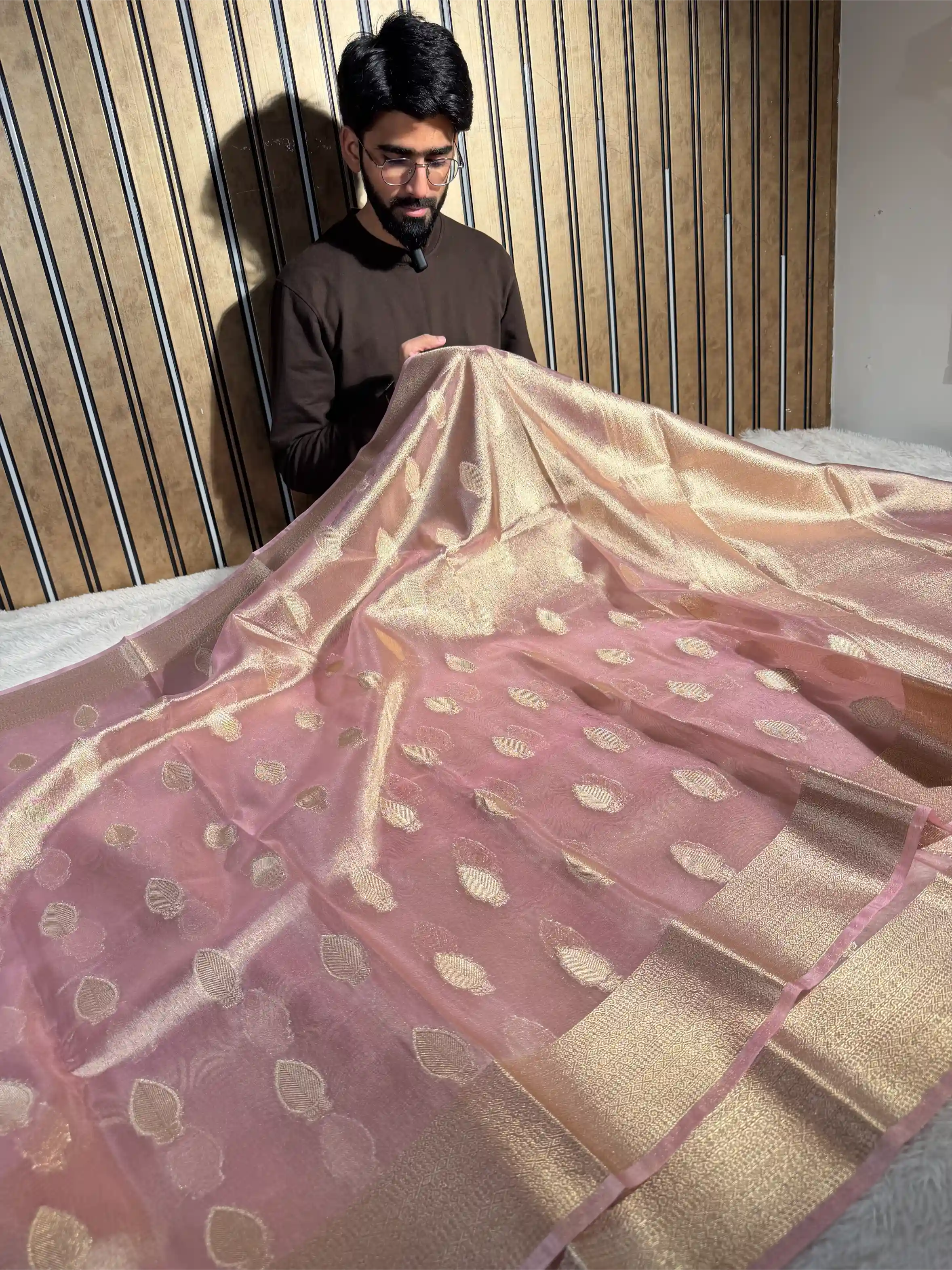 Metallic Pink Kora Tissue Silk Traditional Jacquard Weave Banarasi Saree