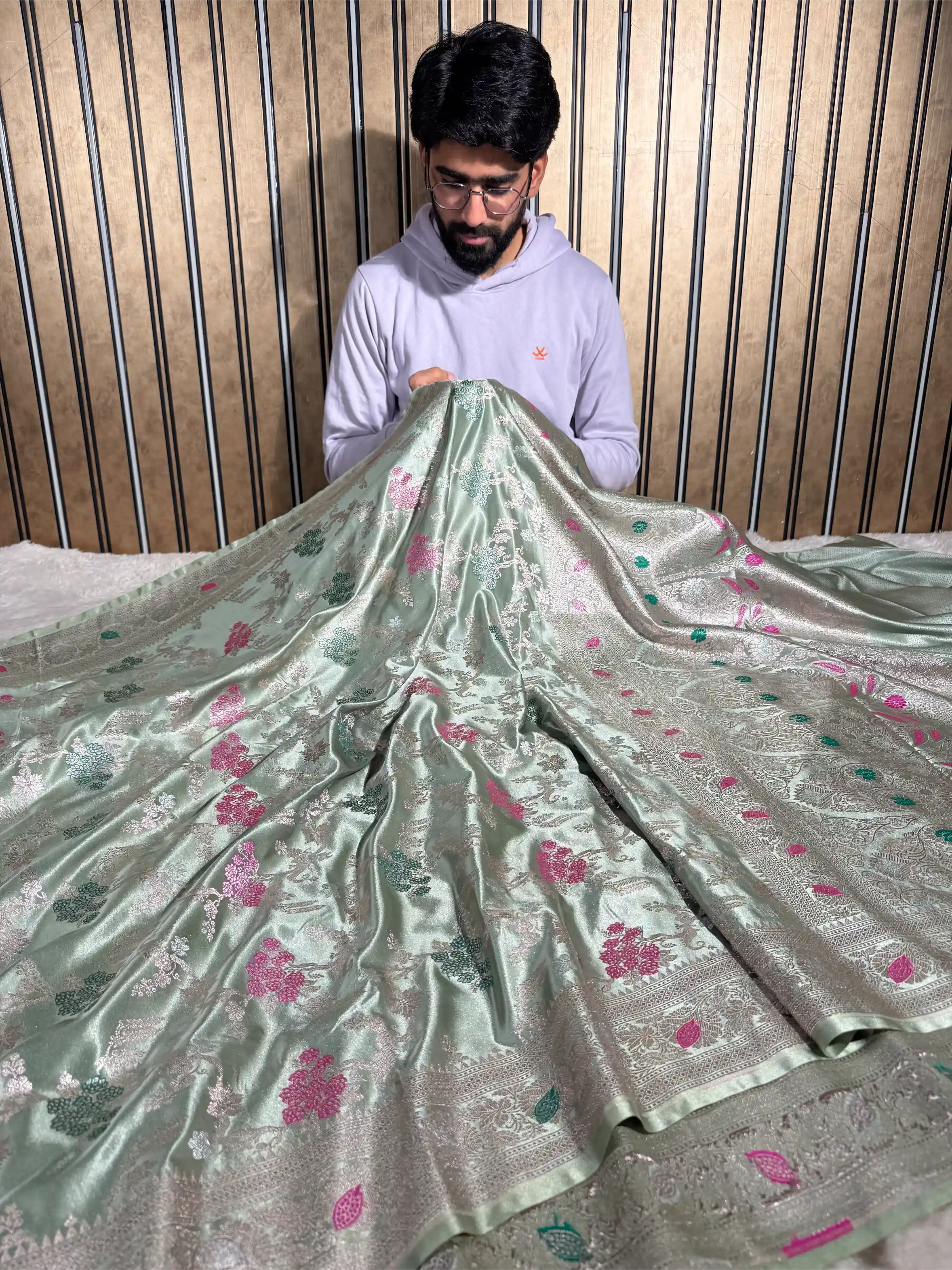 Minted Green Mashru Katan Silk Intricately Weave Meenakari Jaal Banarasi Saree