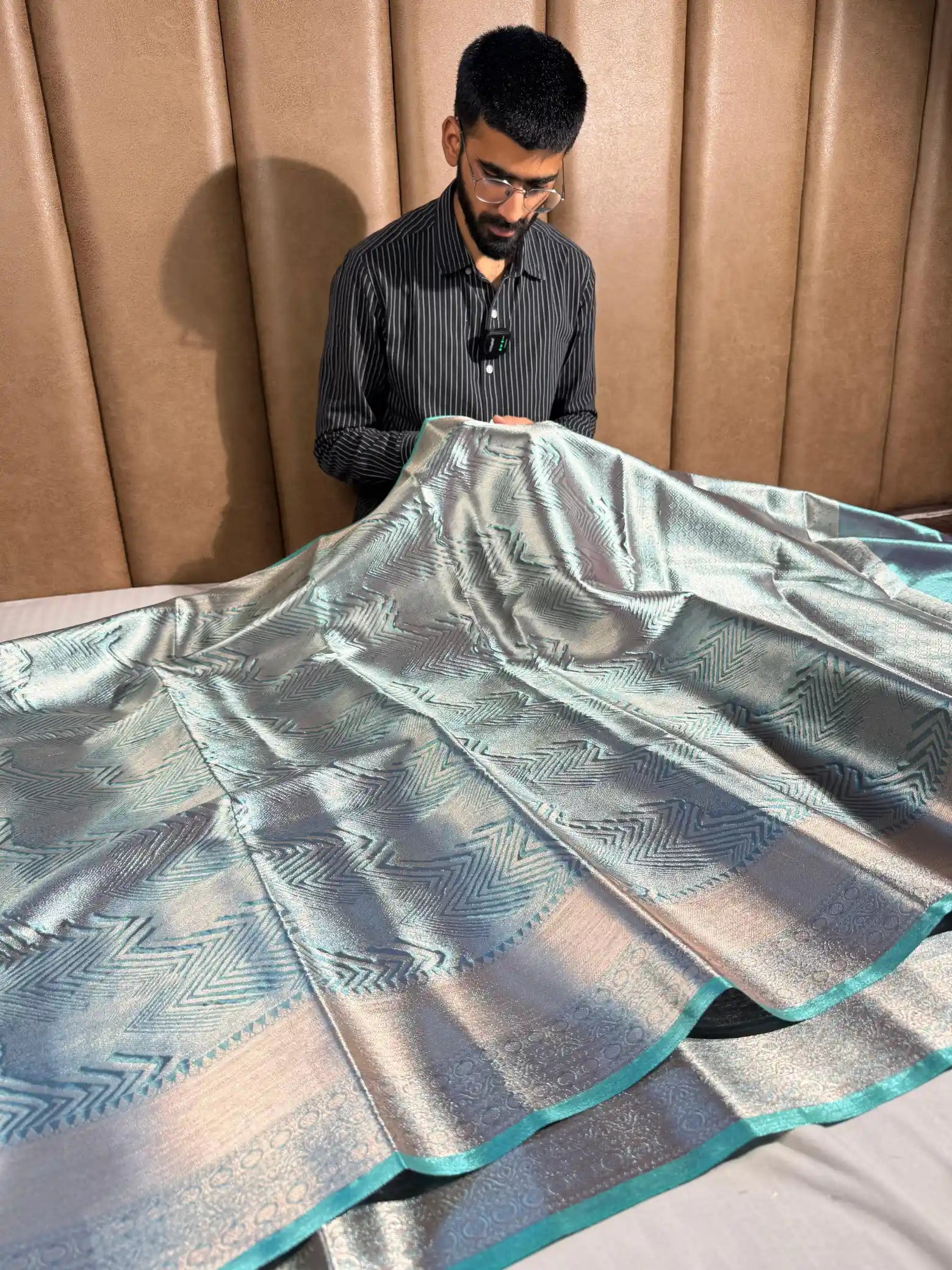 Molten Firozi Zari Texture Kanjivaram Tissue Silk Saree in Contemporary Abstract Weave