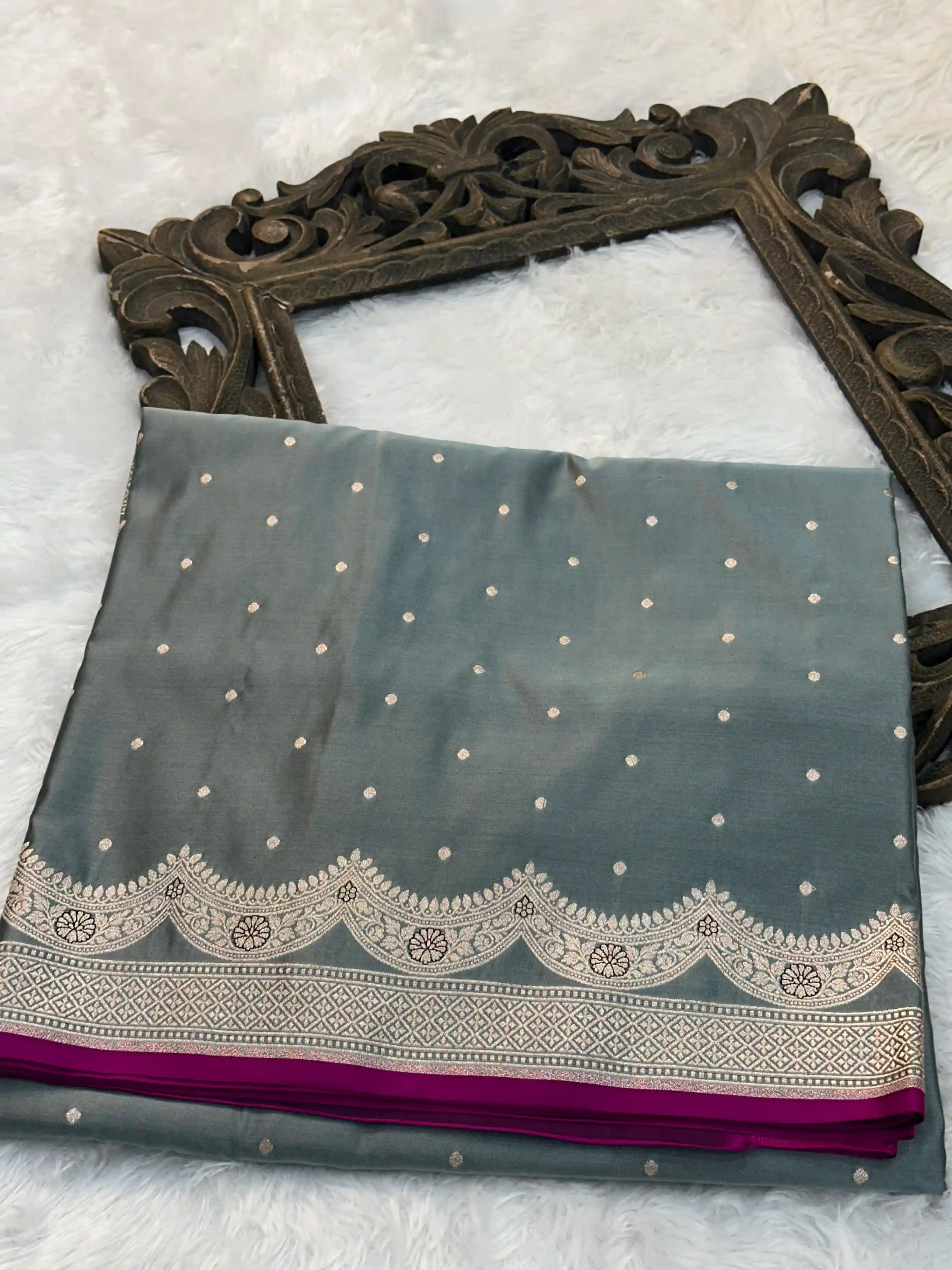 Moose Grey Eccentric Mashru Katan Silk Banarasi Saree