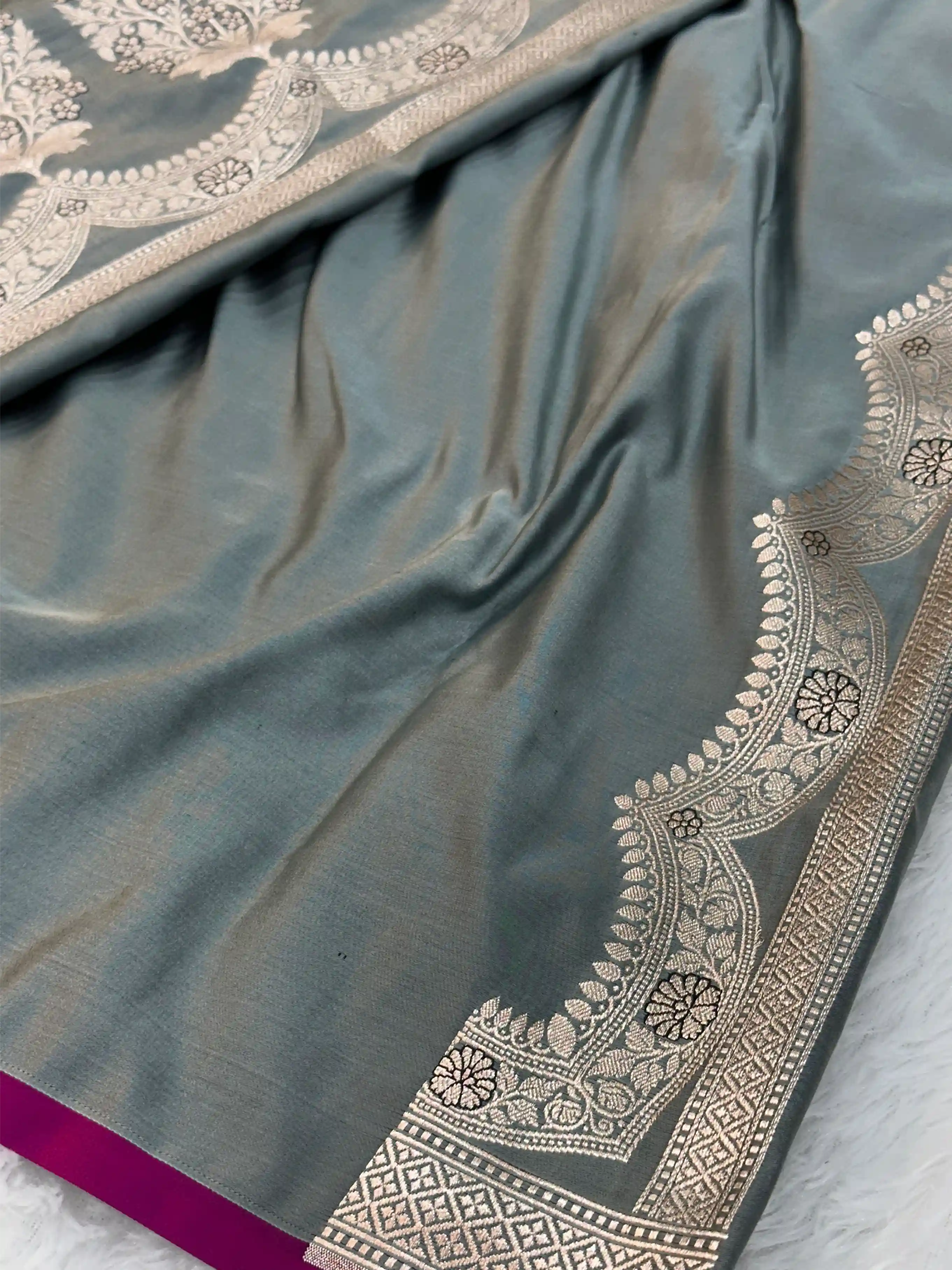 Moose Grey Eccentric Mashru Katan Silk Banarasi Saree