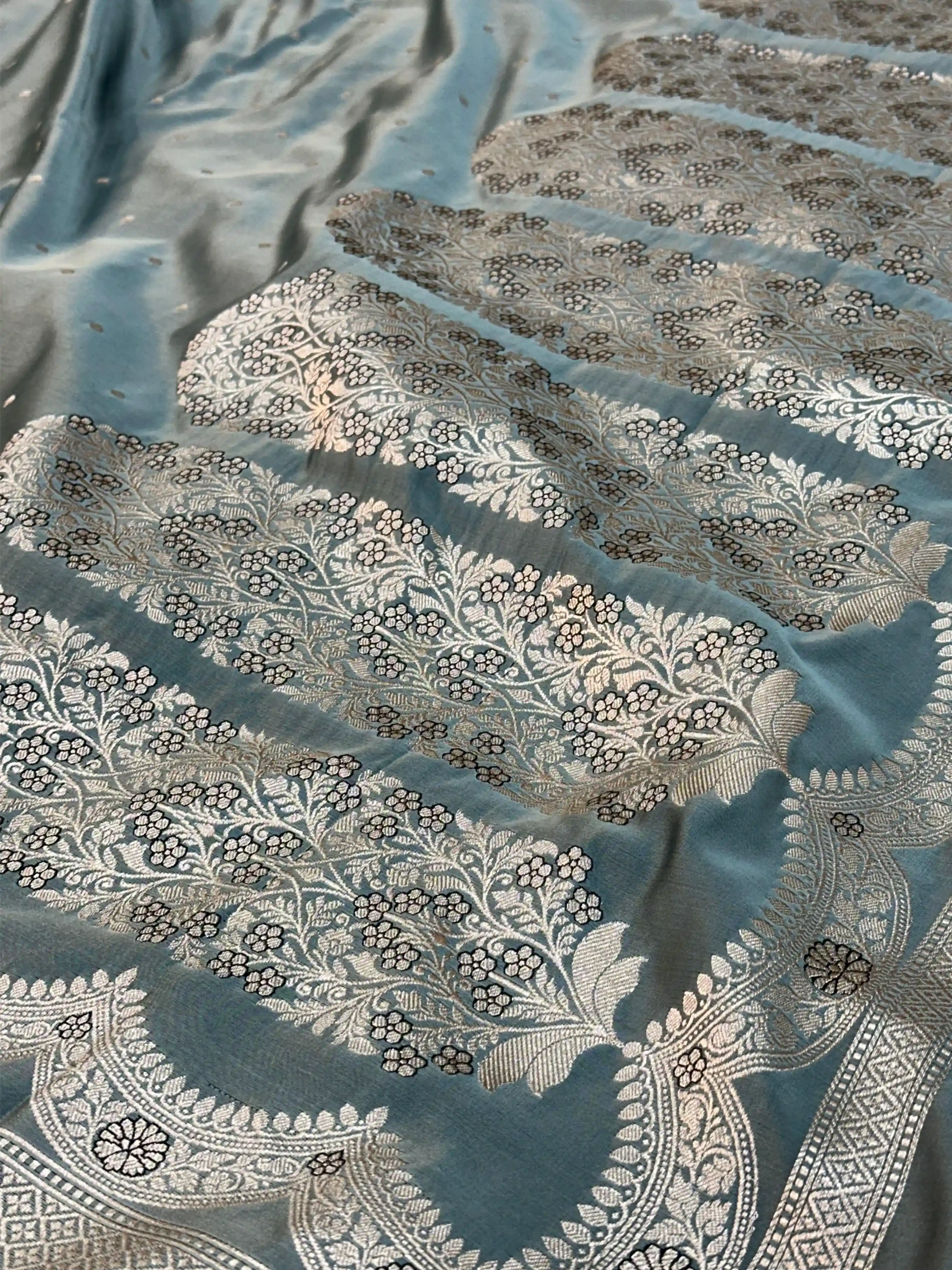 Moose Grey Eccentric Mashru Katan Silk Banarasi Saree