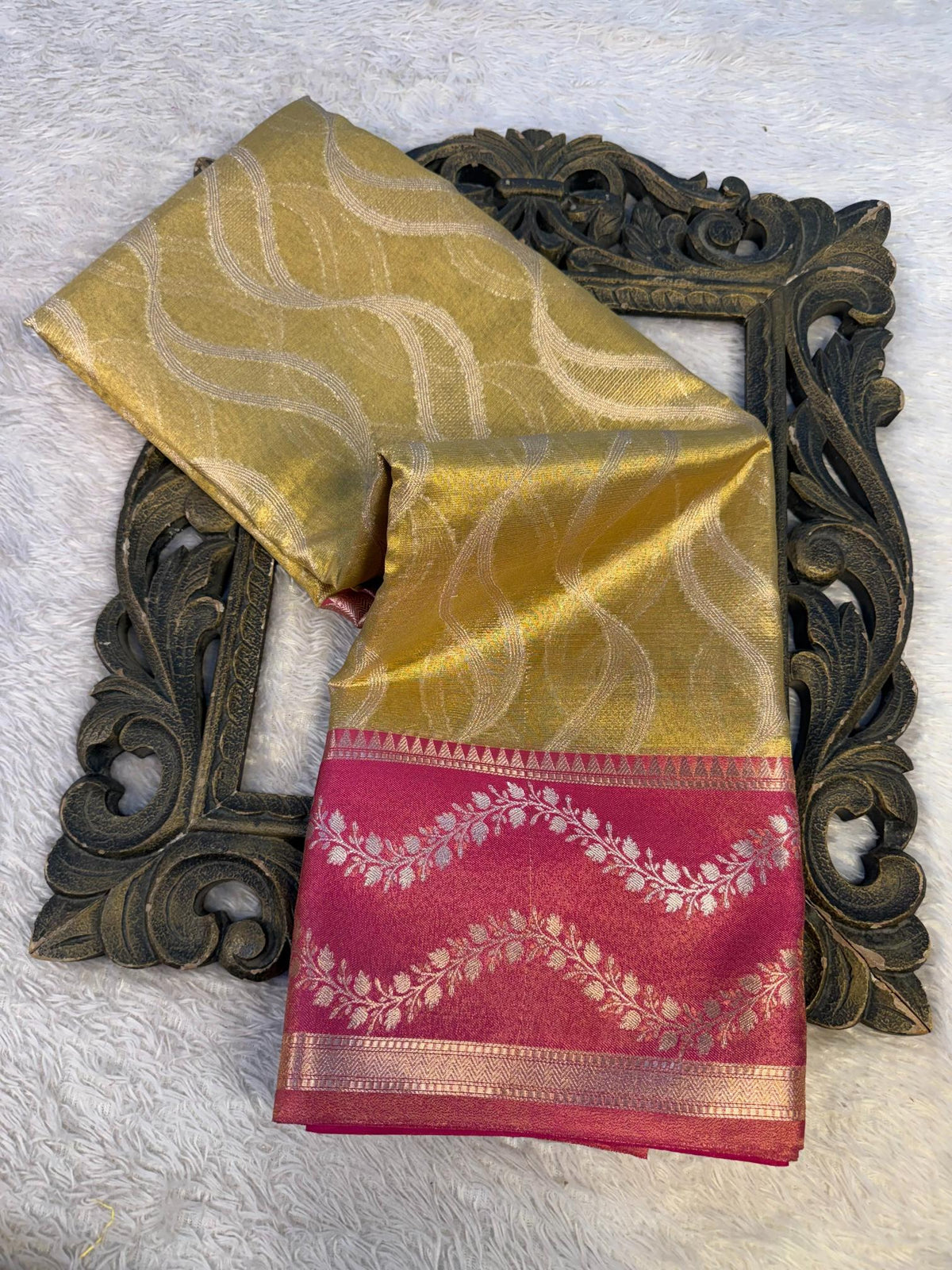 Trending Softsilk Jacquard Unique Banarasi Saree