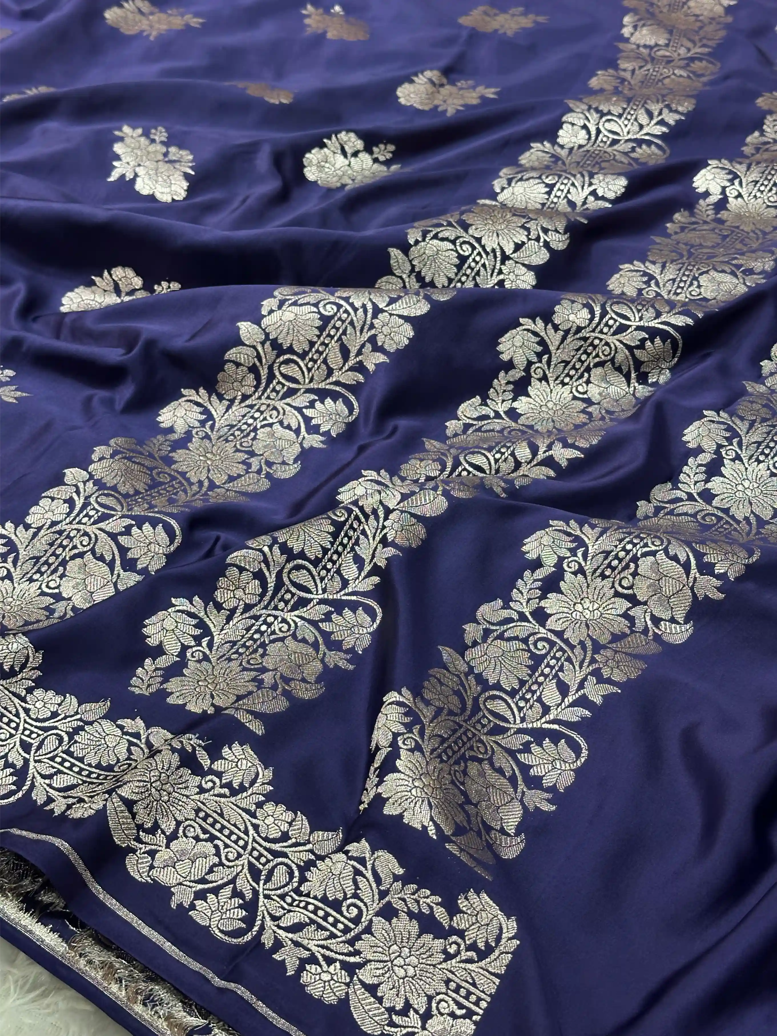 Navy Blue Contemporary Beautiful Mashru Katan Silk Saree