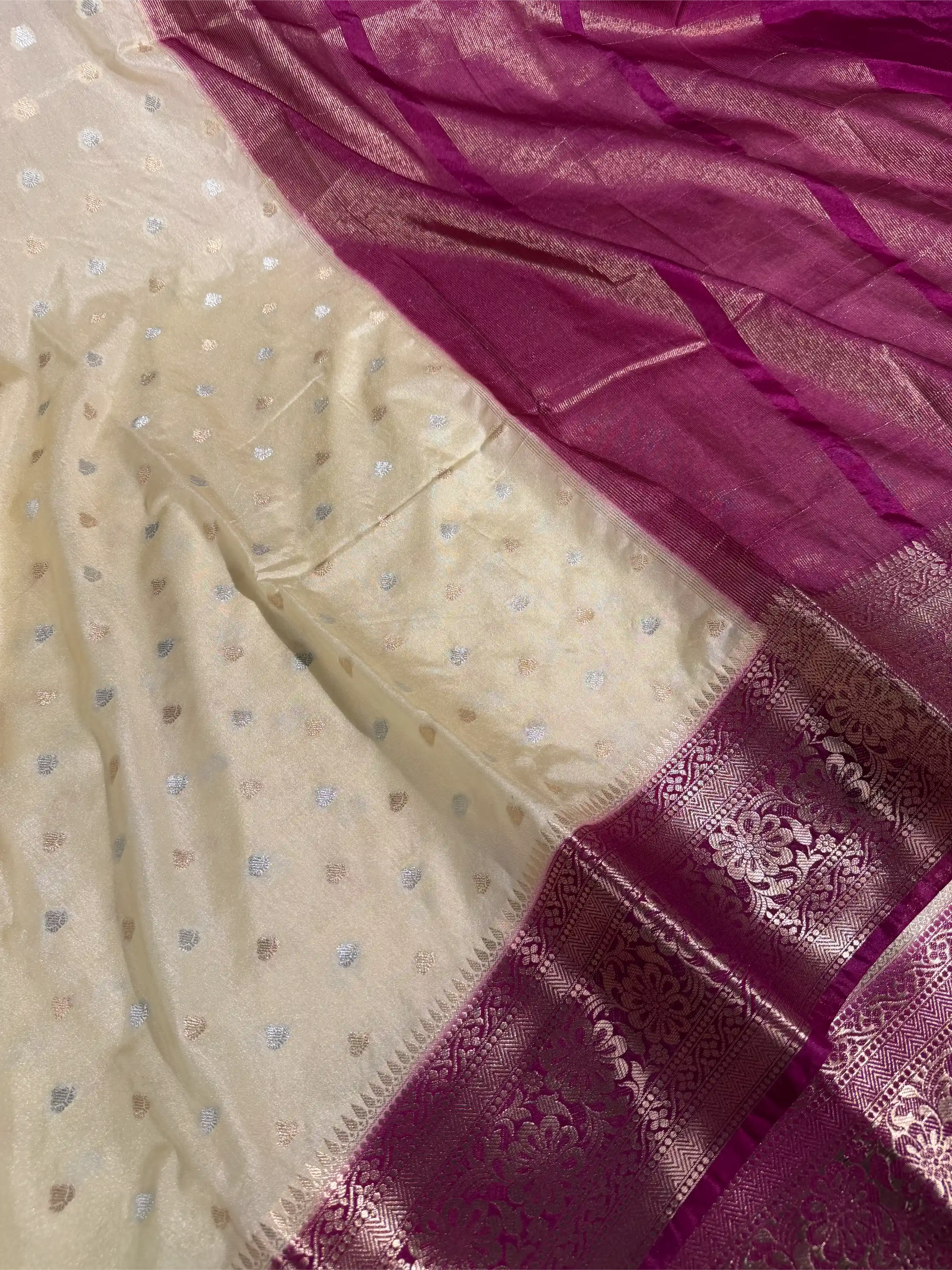 Off-White Chinia Silk Traditional Buti Banarasi Saree
