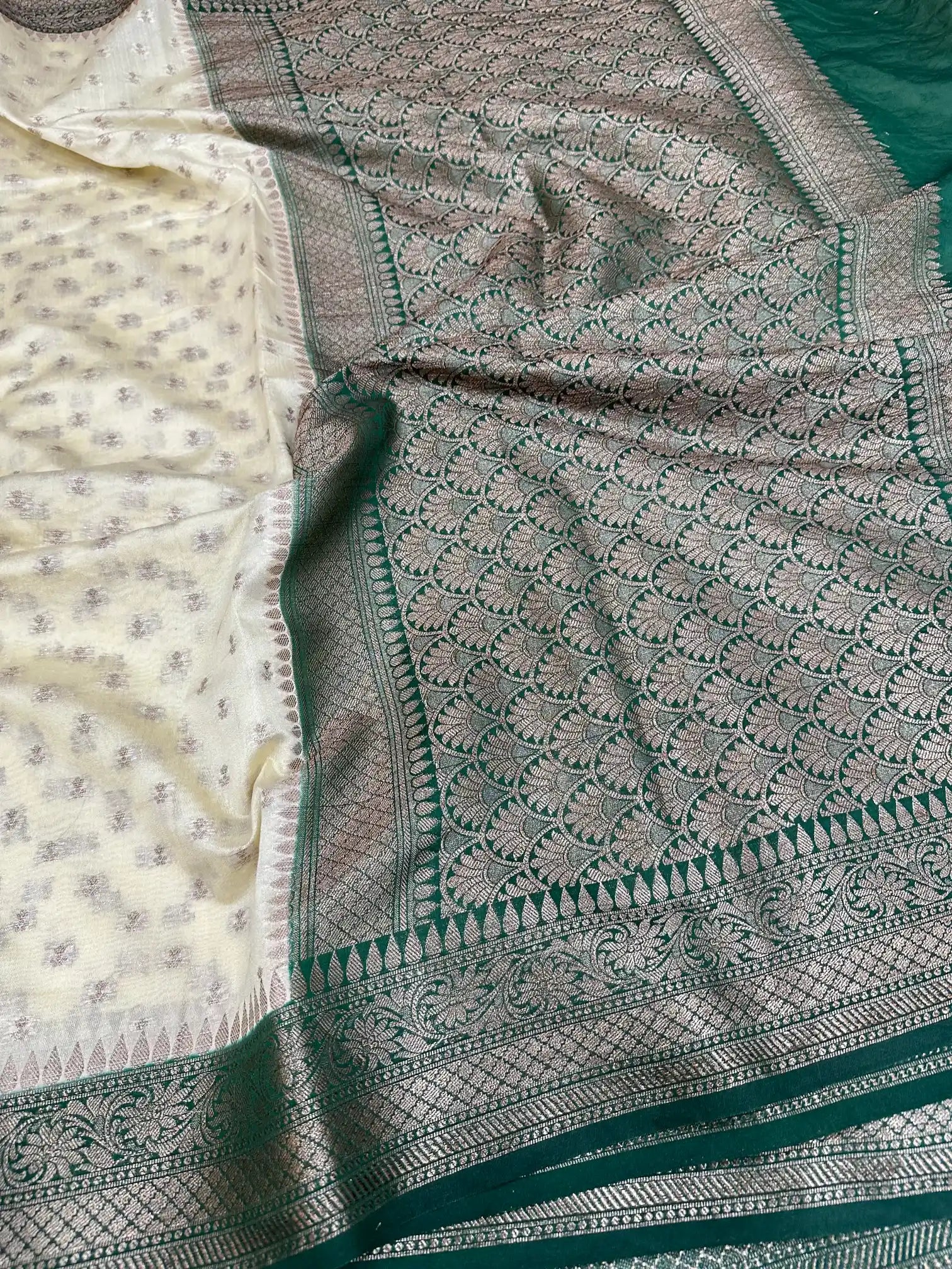 Off-White Chiniya silk zari Buti Banarasi Saree