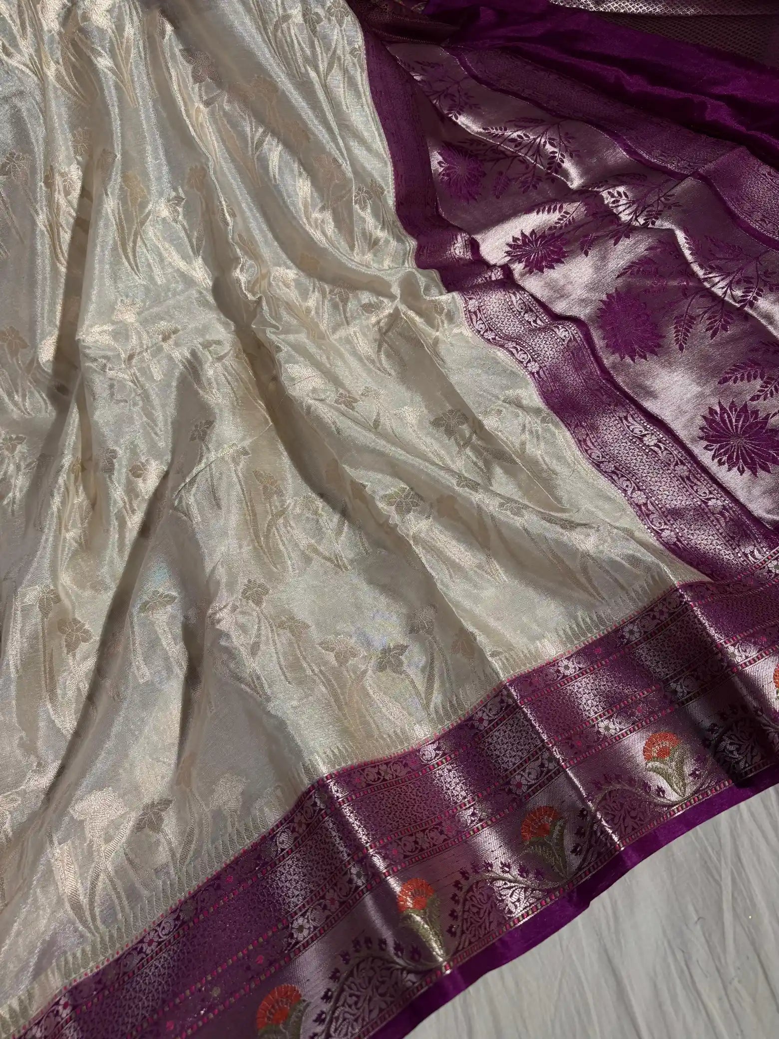 Off-White banarasi chiniya silk saree with rich pallu and blouse