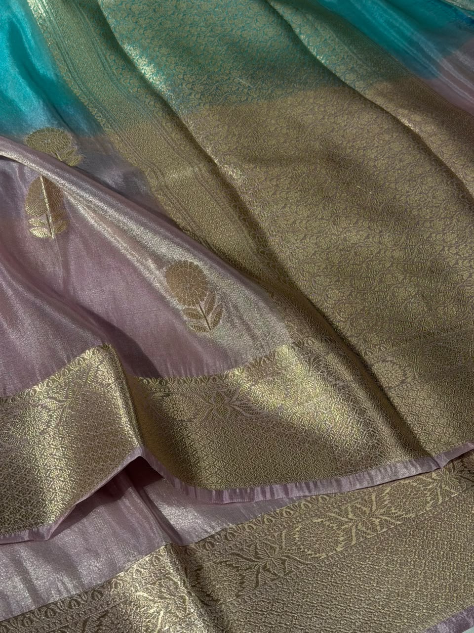 Ombré Eccentric Breathable Soft Tissue Banarasi Saree