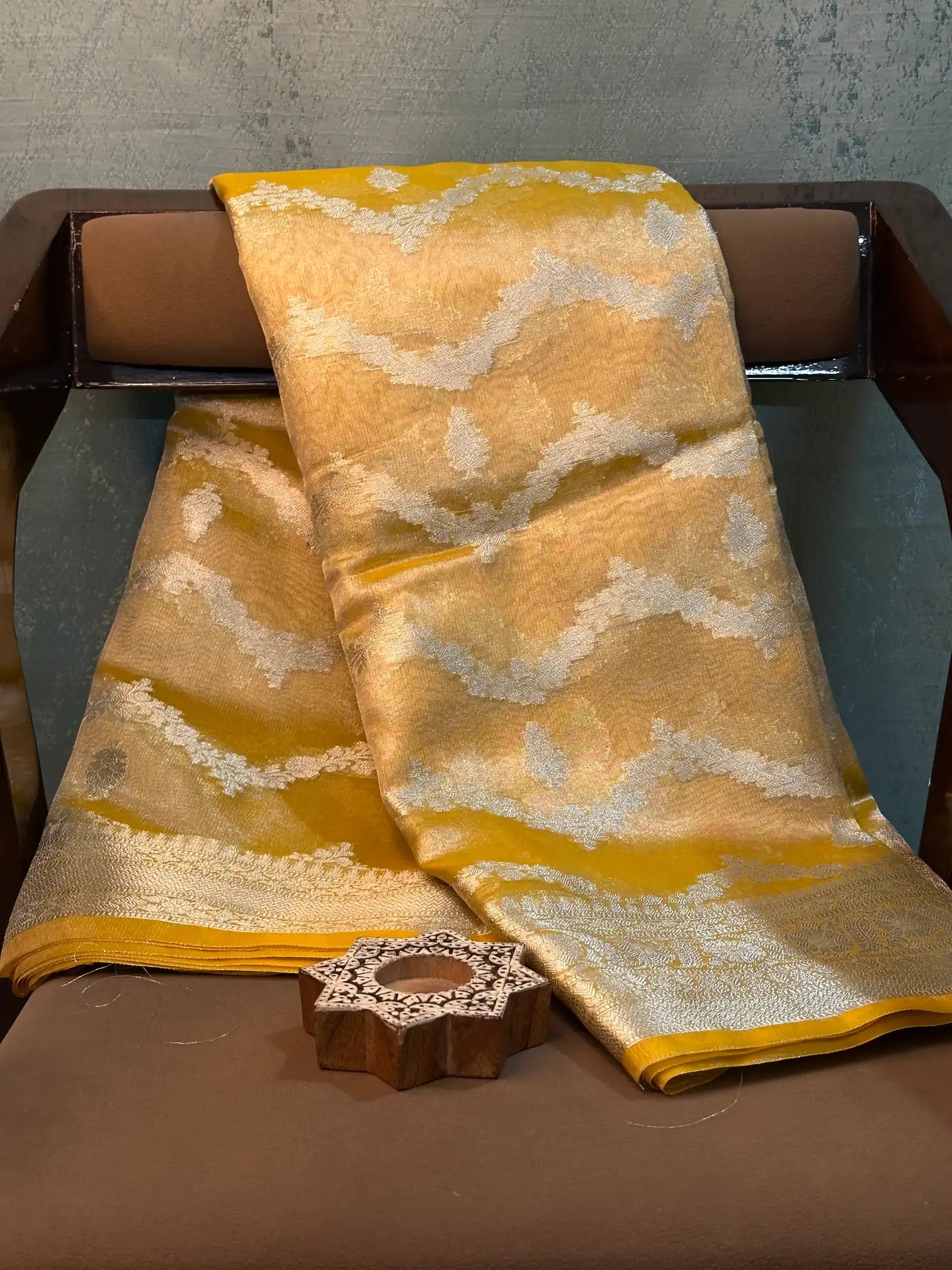 Contemporary Weave Kora Tissue Silk Banarasi Saree