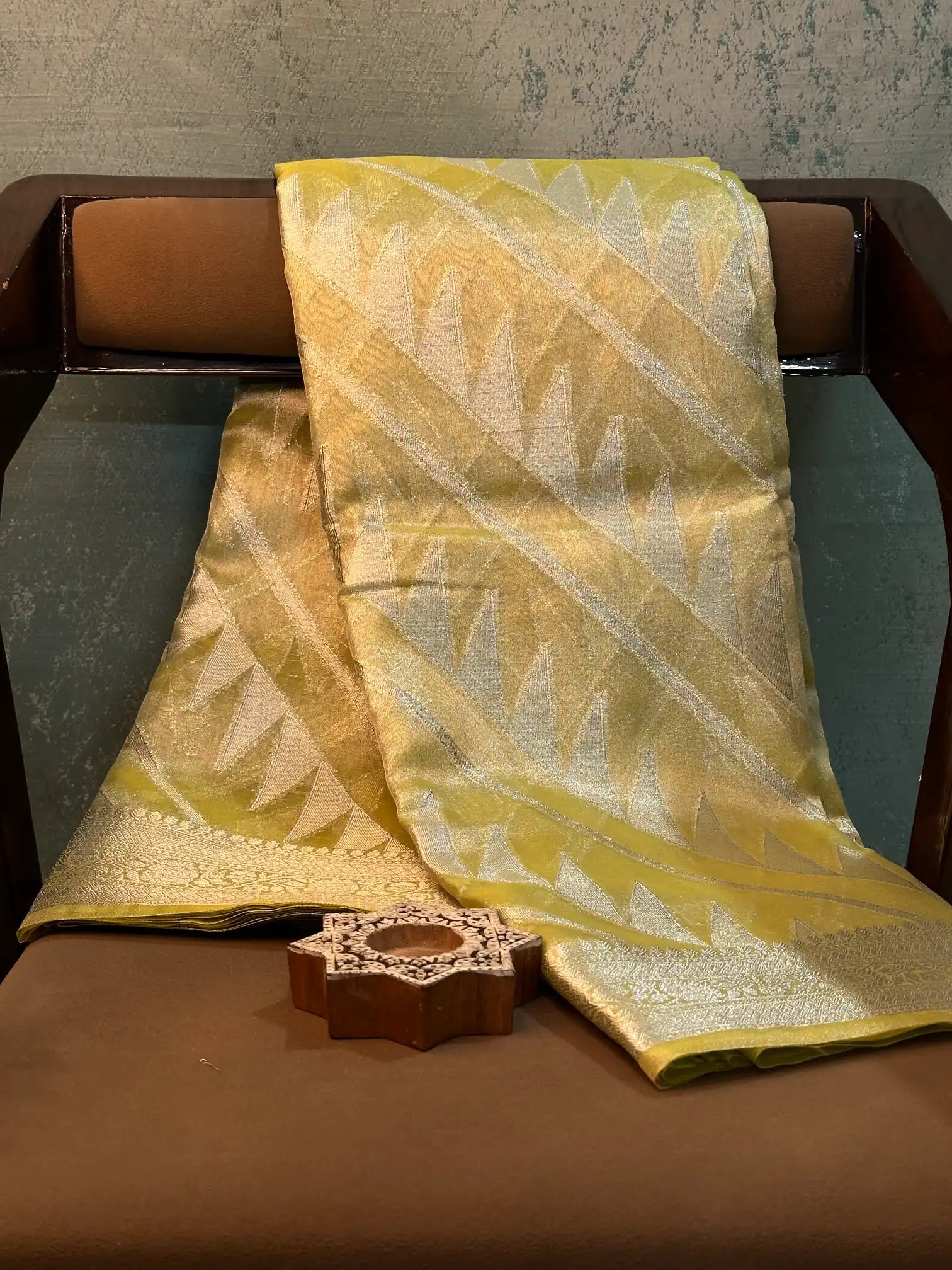 Contemporary Weave Kora Tissue Silk Banarasi Saree
