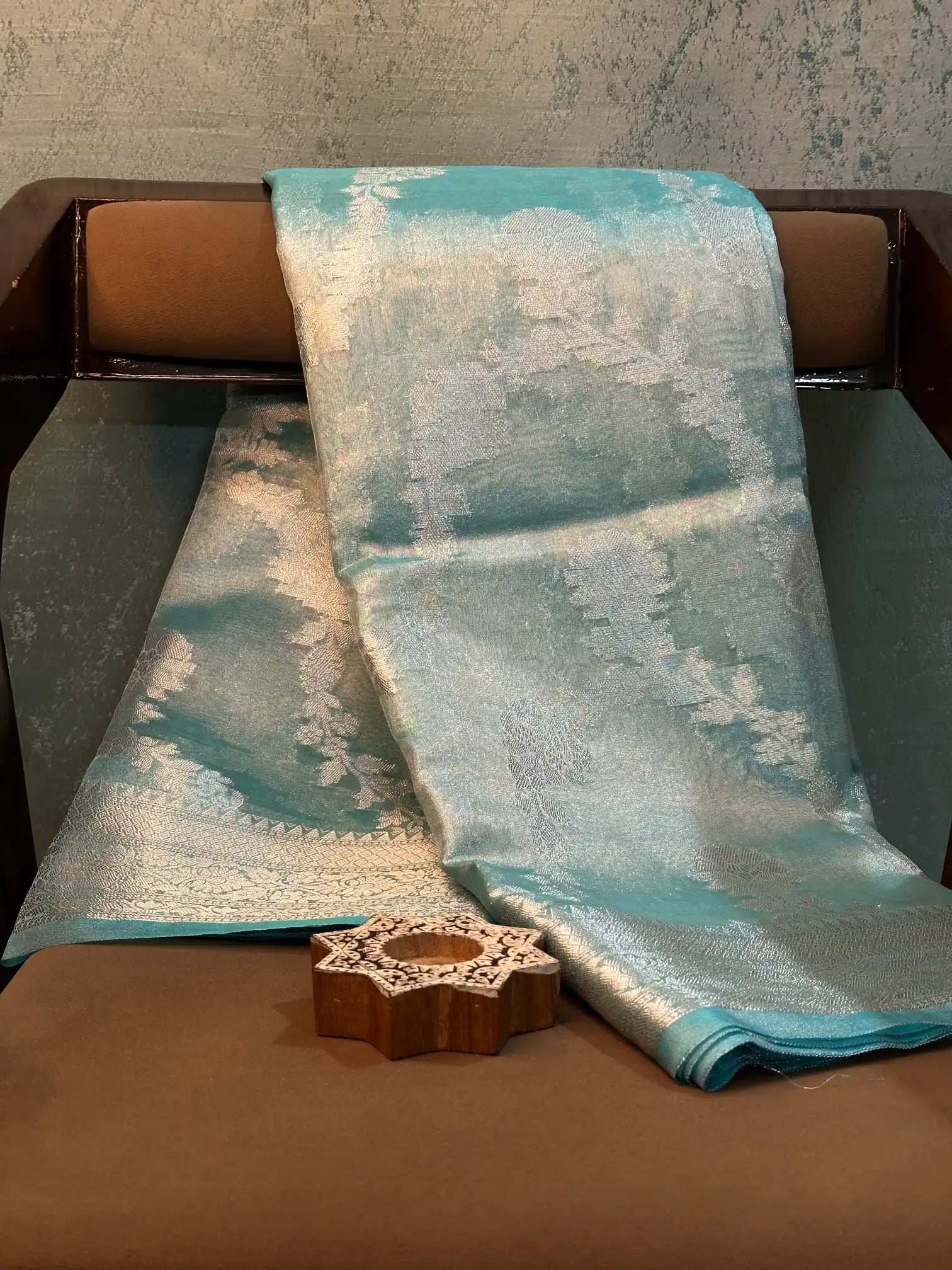 Contemporary Weave Kora Tissue Silk Banarasi Saree