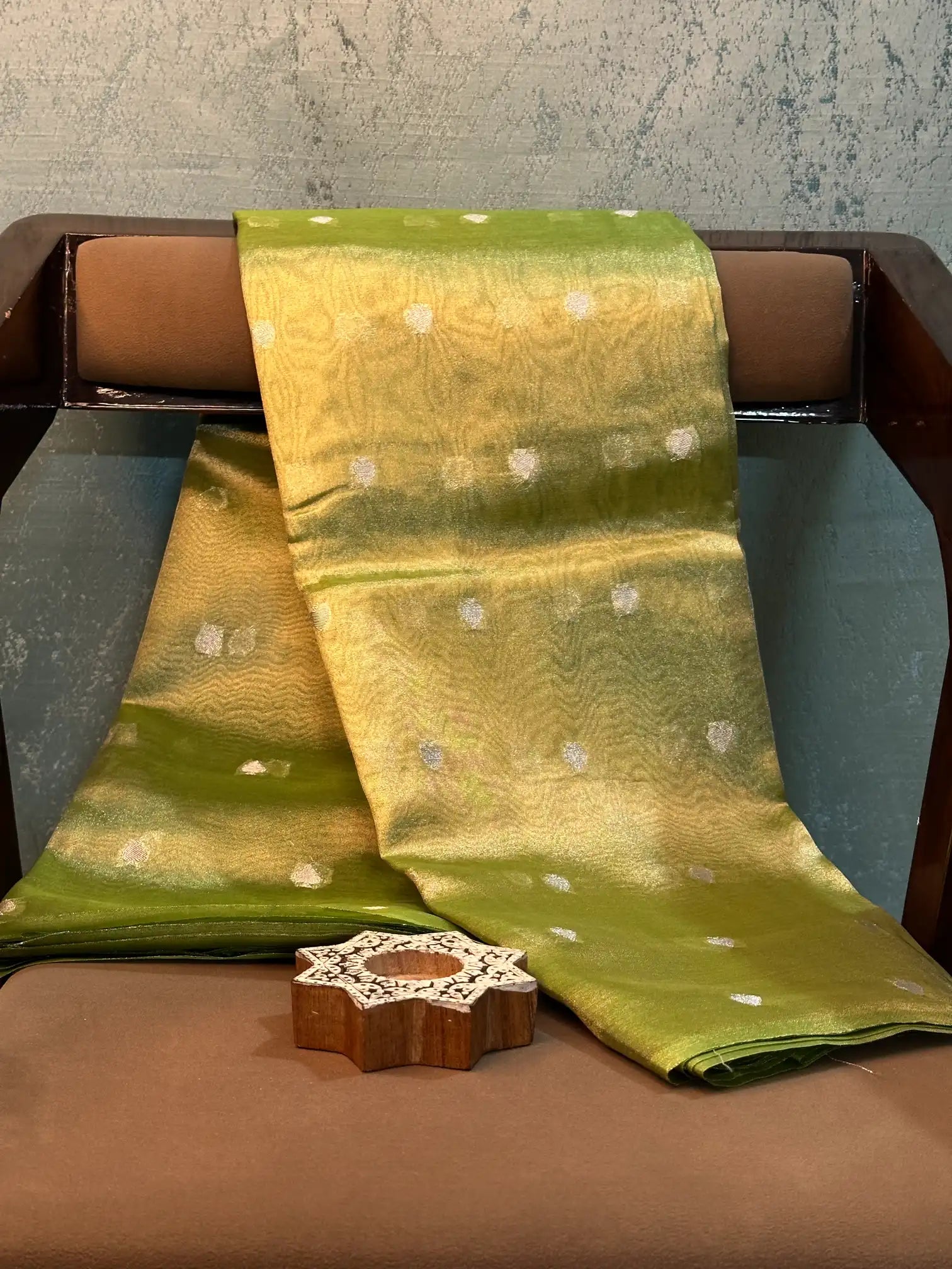 Contemporary Weave Kora Tissue Silk Banarasi Saree