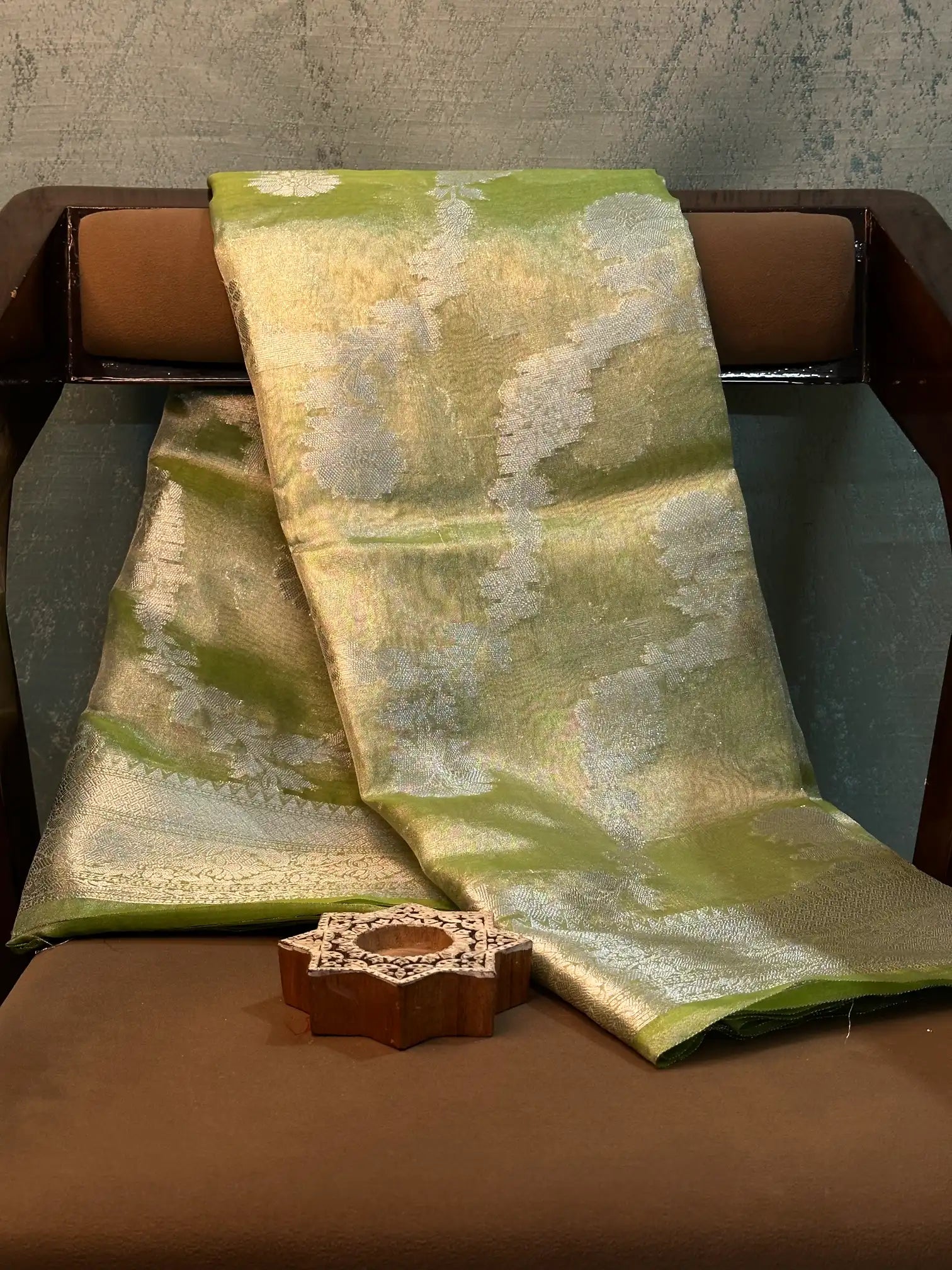 Contemporary Weave Kora Tissue Silk Banarasi Saree