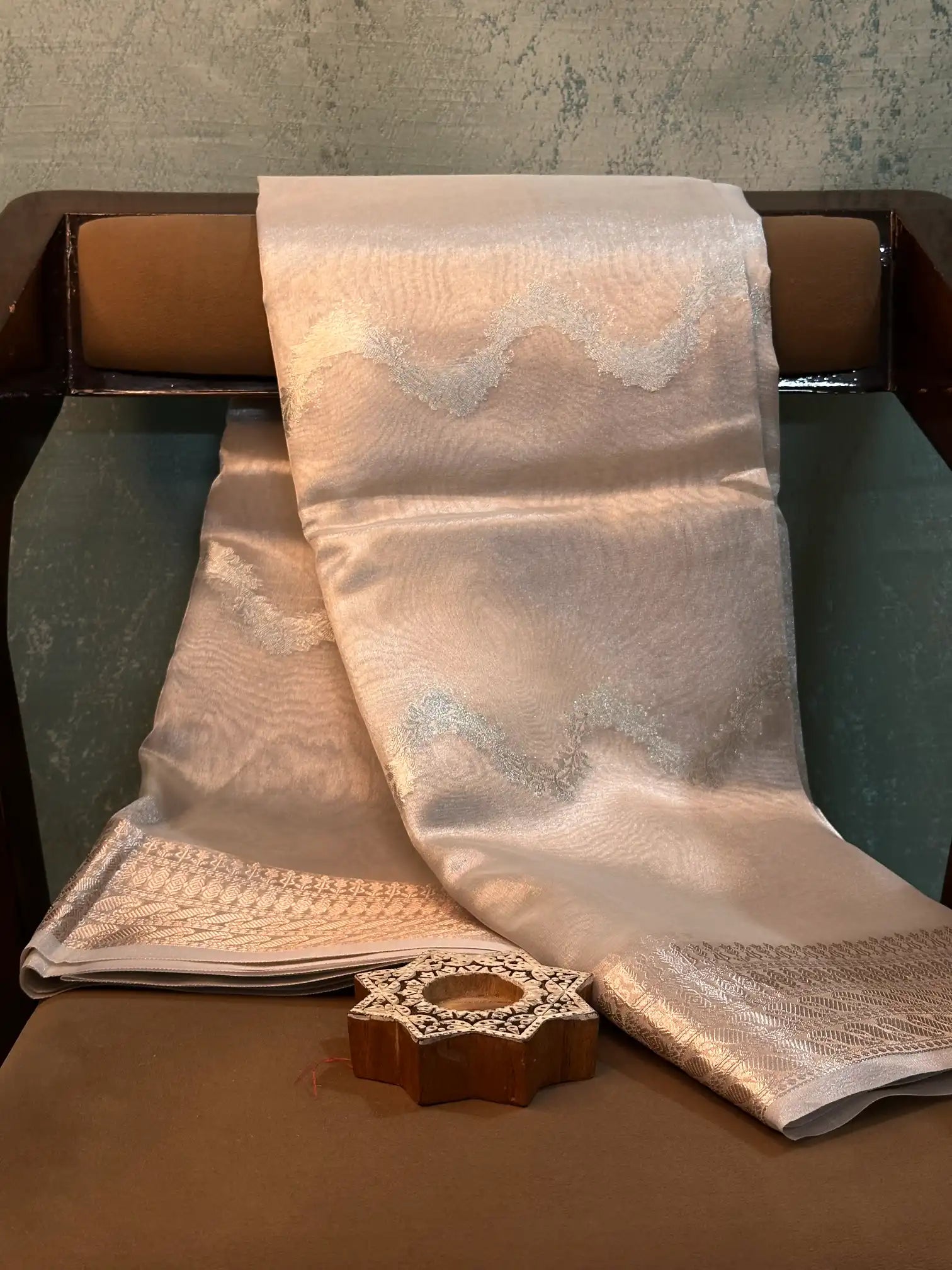 Contemporary Weave Kora Tissue Silk Banarasi Saree