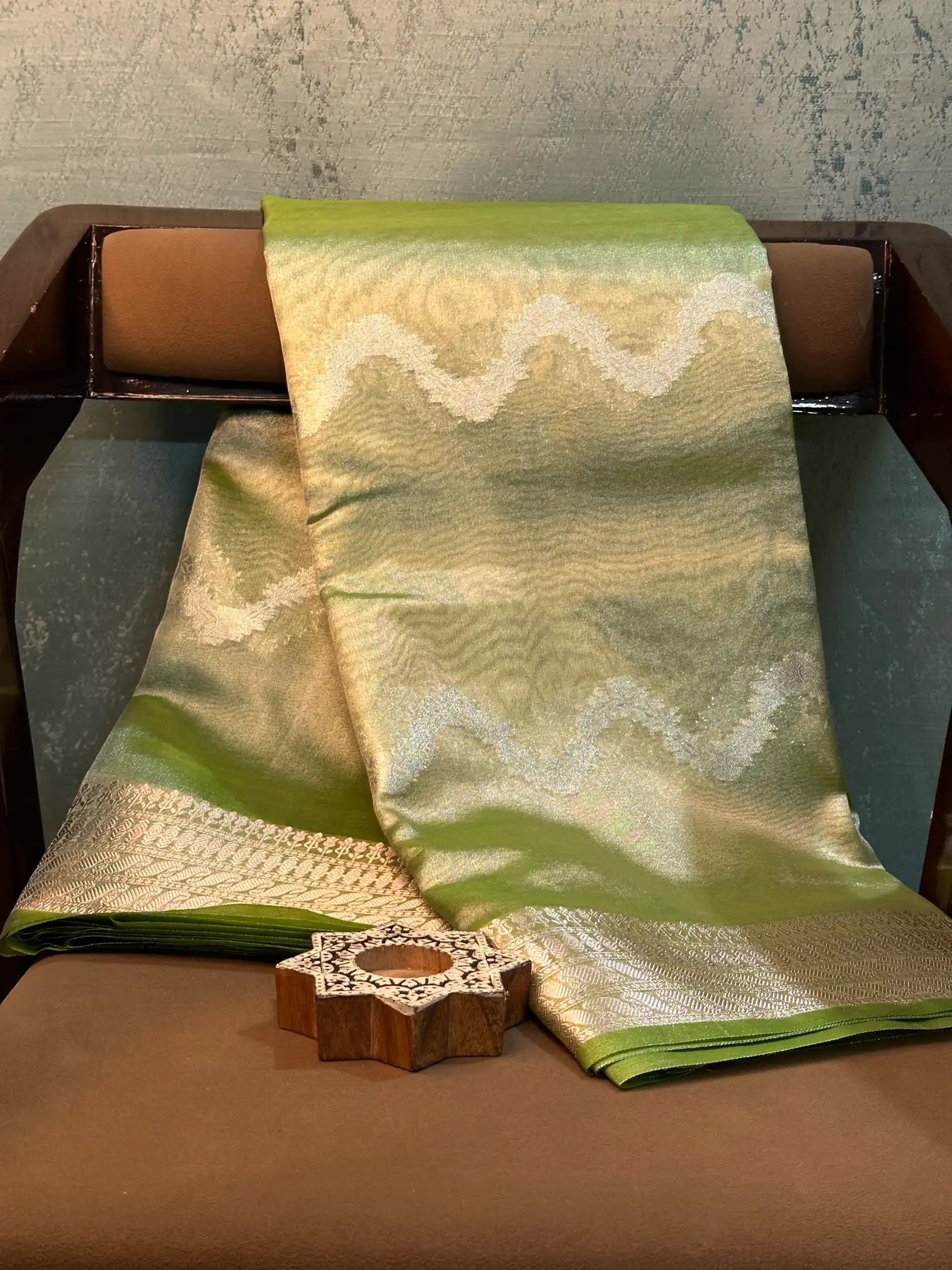 Contemporary Weave Kora Tissue Silk Banarasi Saree