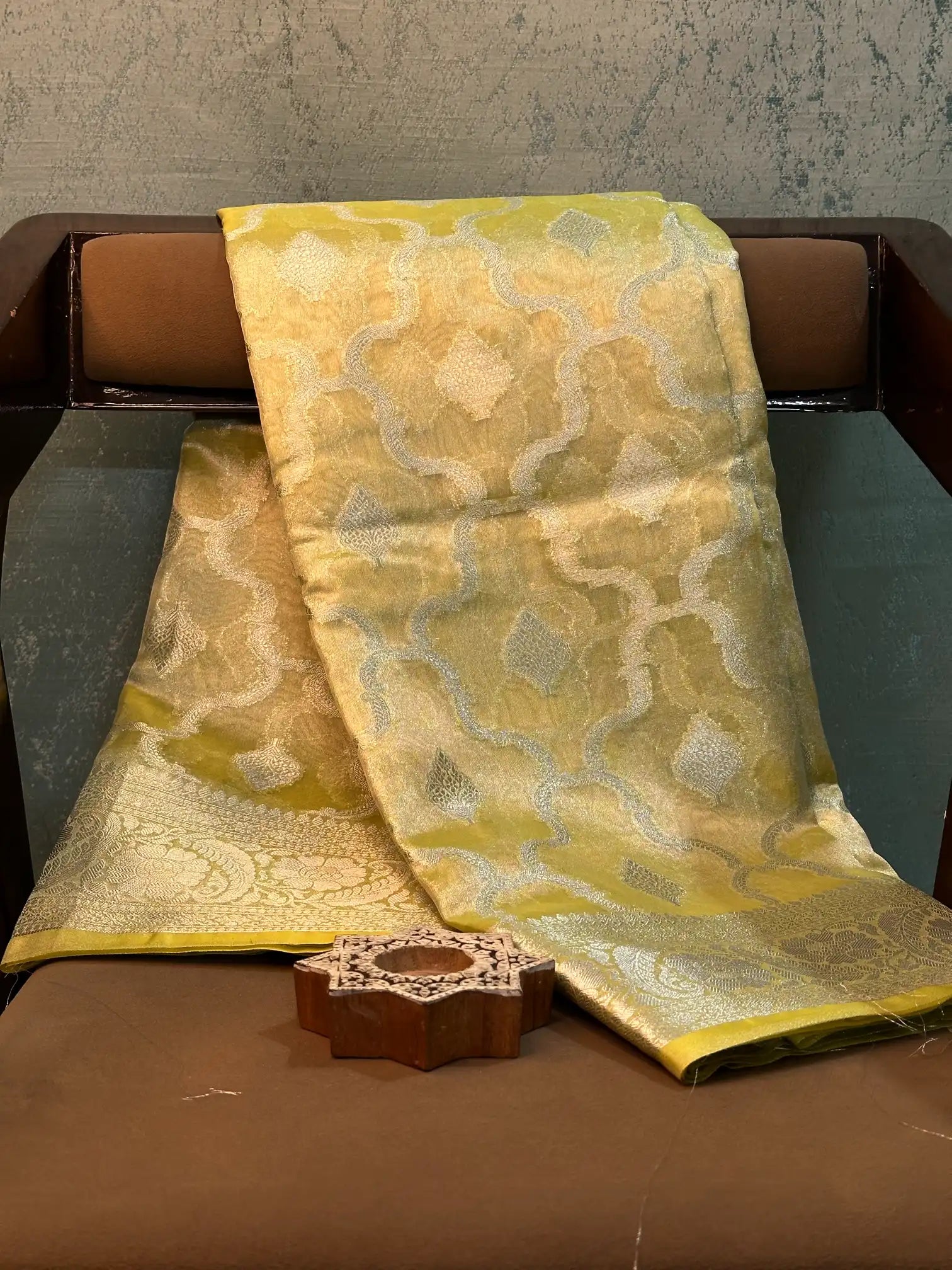 Contemporary Weave Kora Tissue Silk Banarasi Saree