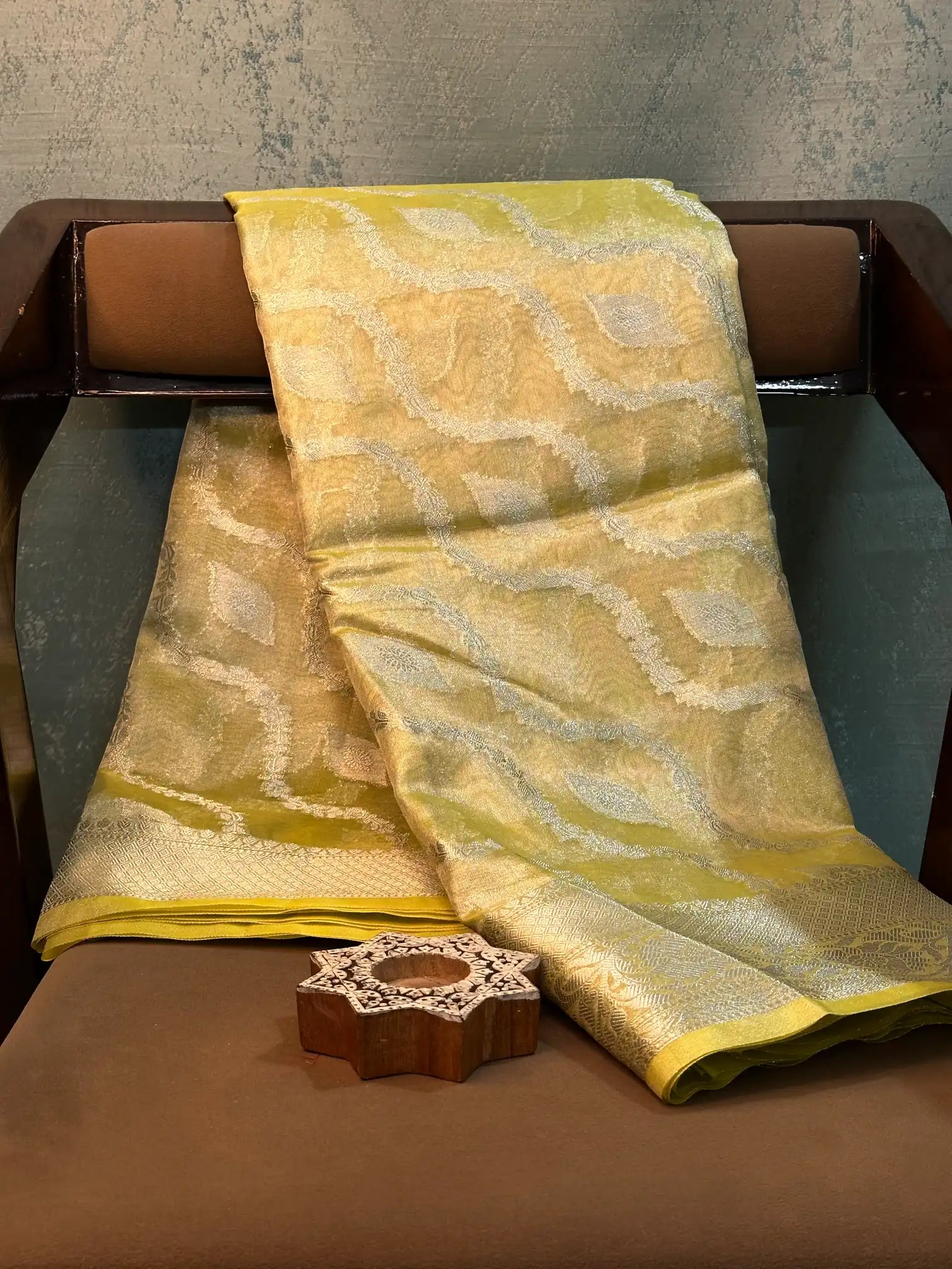 Contemporary Weave Kora Tissue Silk Banarasi Saree