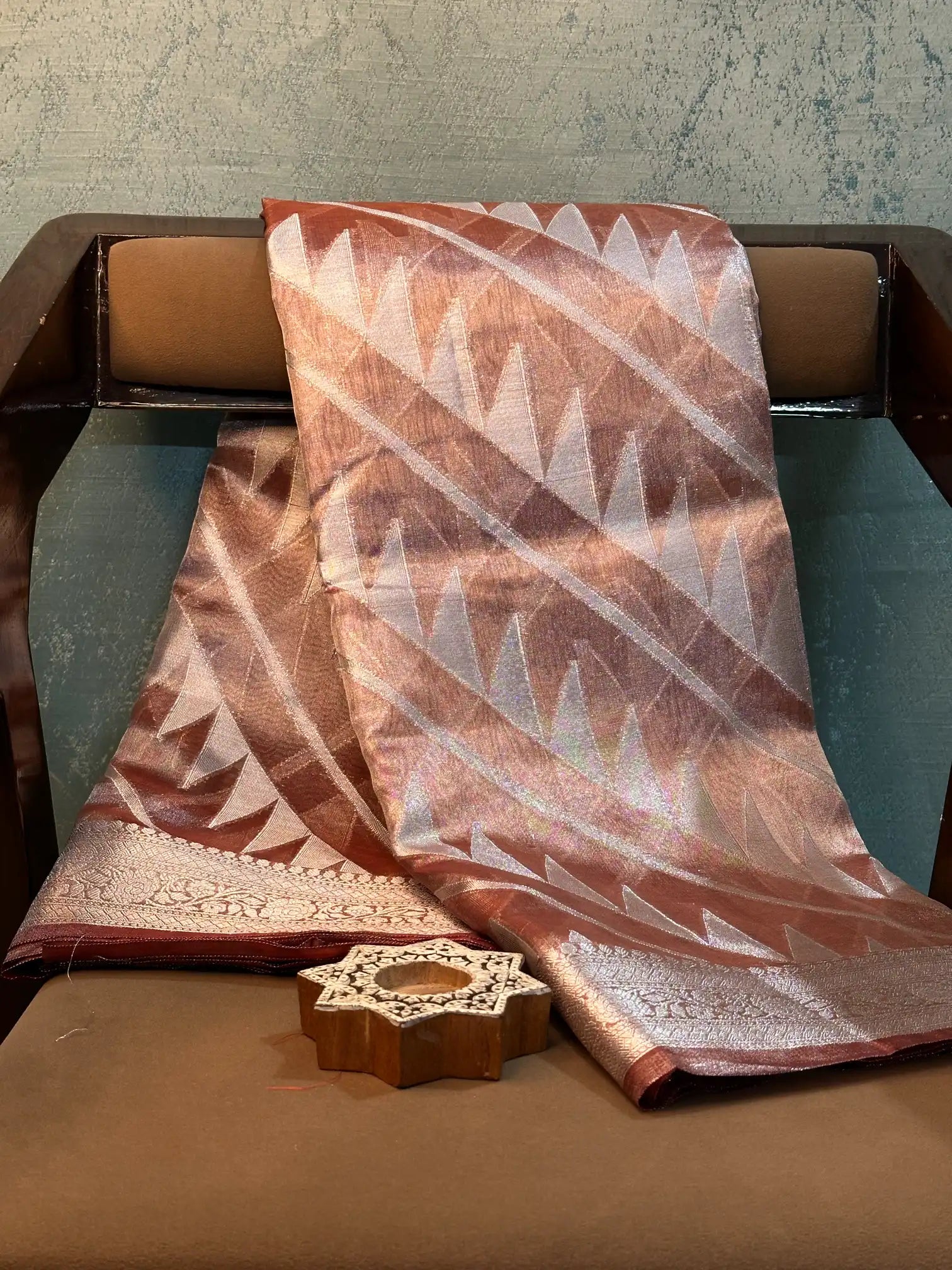 Contemporary Weave Kora Tissue Silk Banarasi Saree