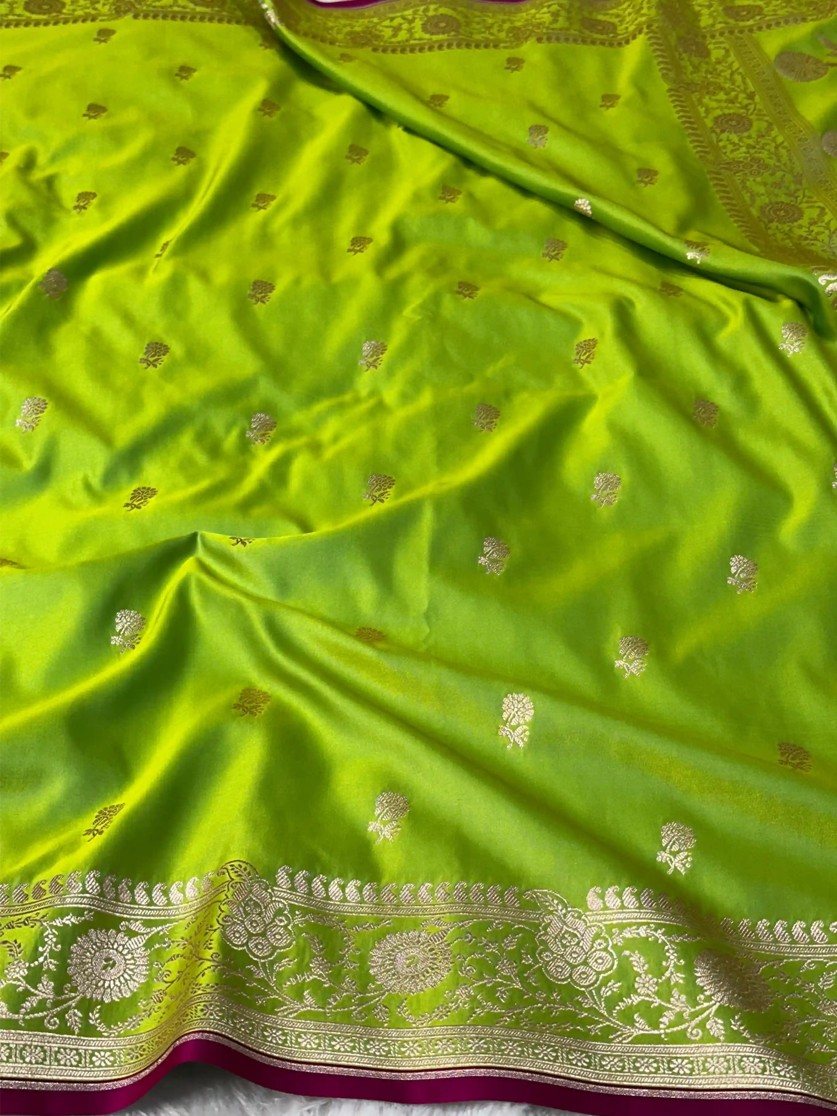 Parrot Green Beautiful Mashru Katan Silk Saree