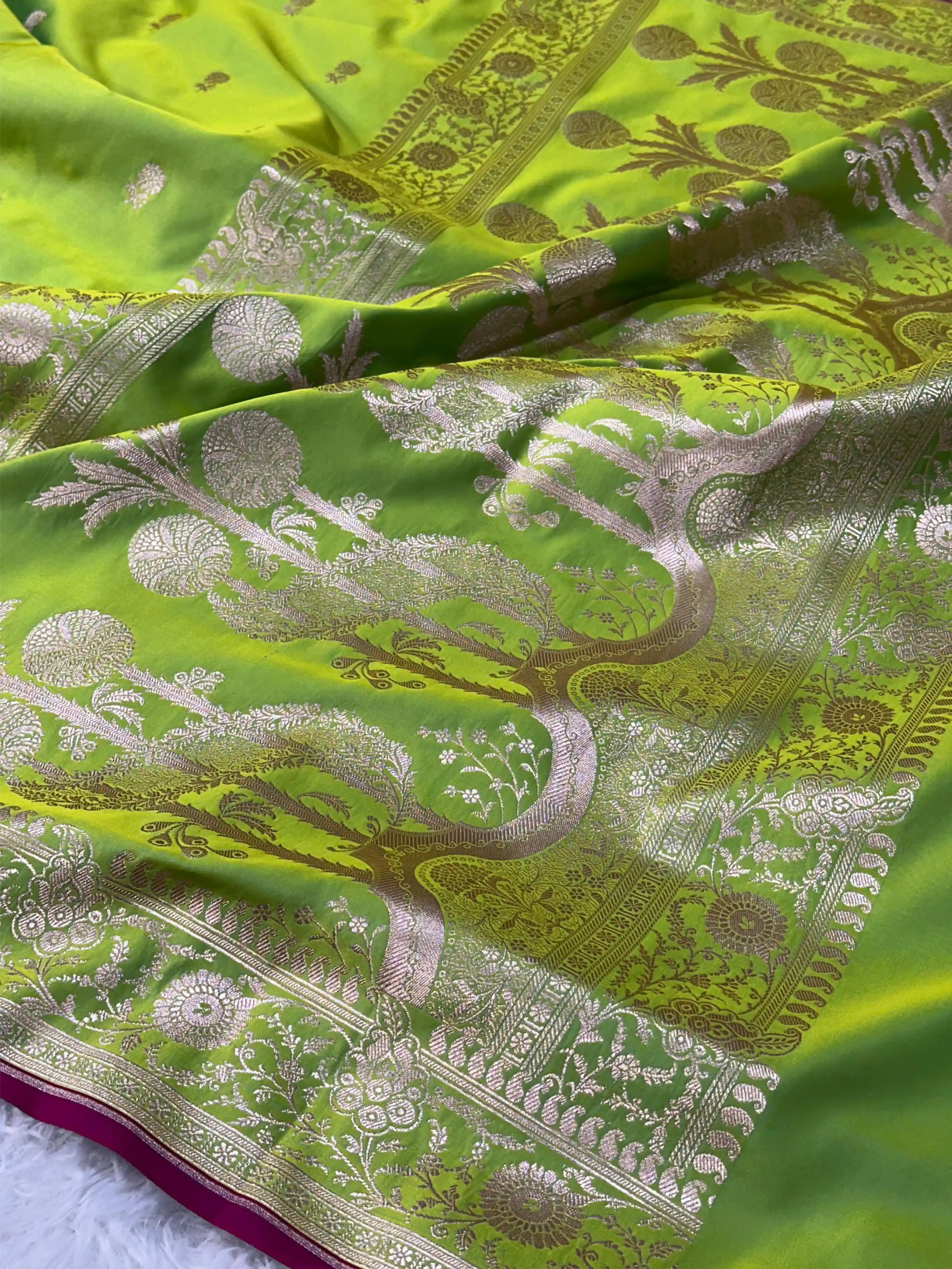 Parrot Green Beautiful Mashru Katan Silk Saree