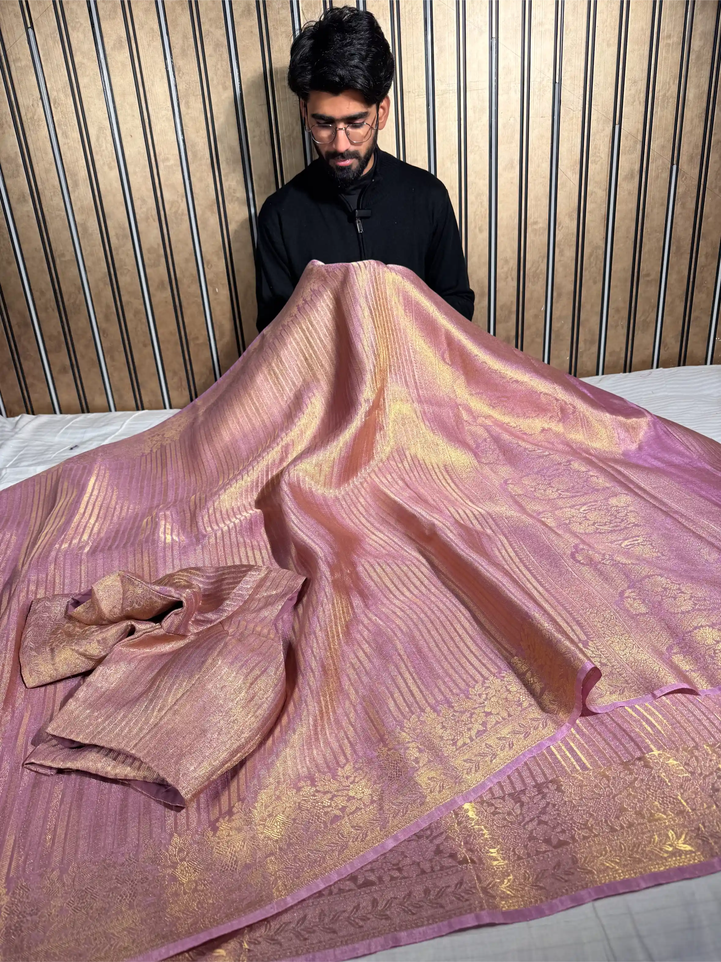 Pink Breathable Tissue Silk Heritage Weave Banarasi Saree