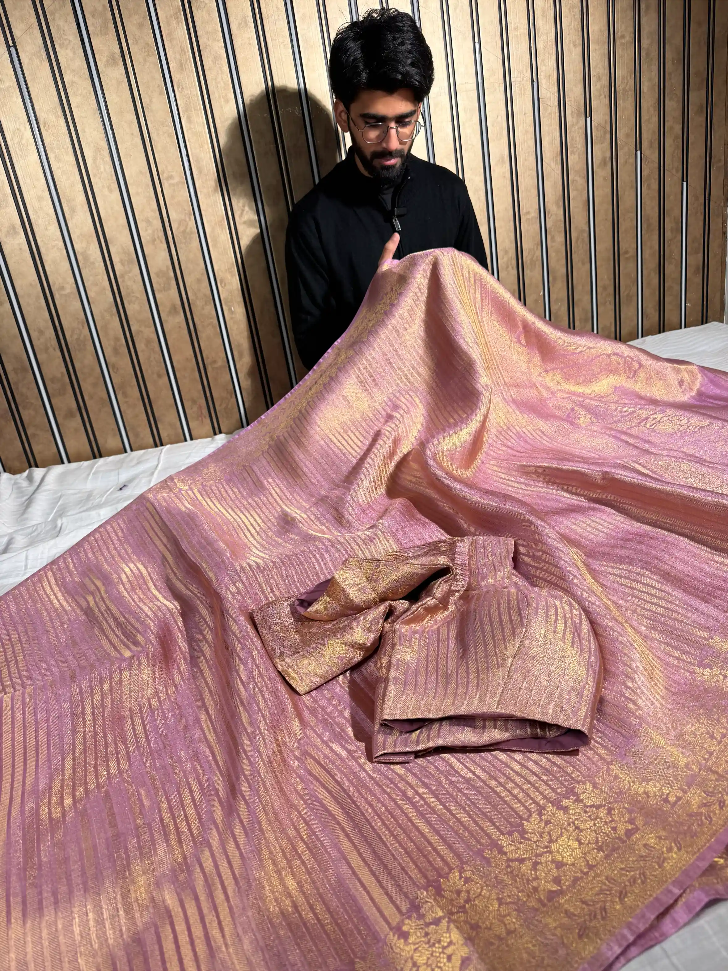 Pink Breathable Tissue Silk Heritage Weave Banarasi Saree