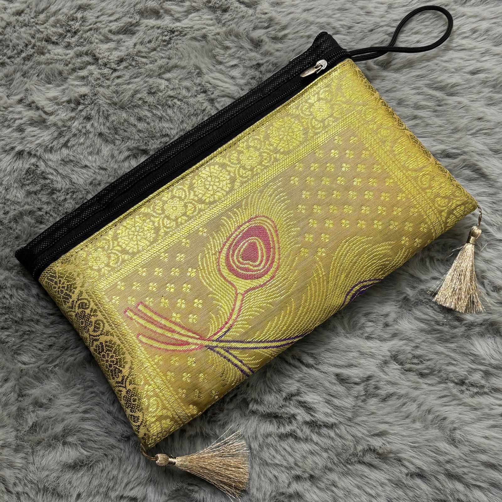 Pretty Cream Shade Handmade Banarasi Women Wallet