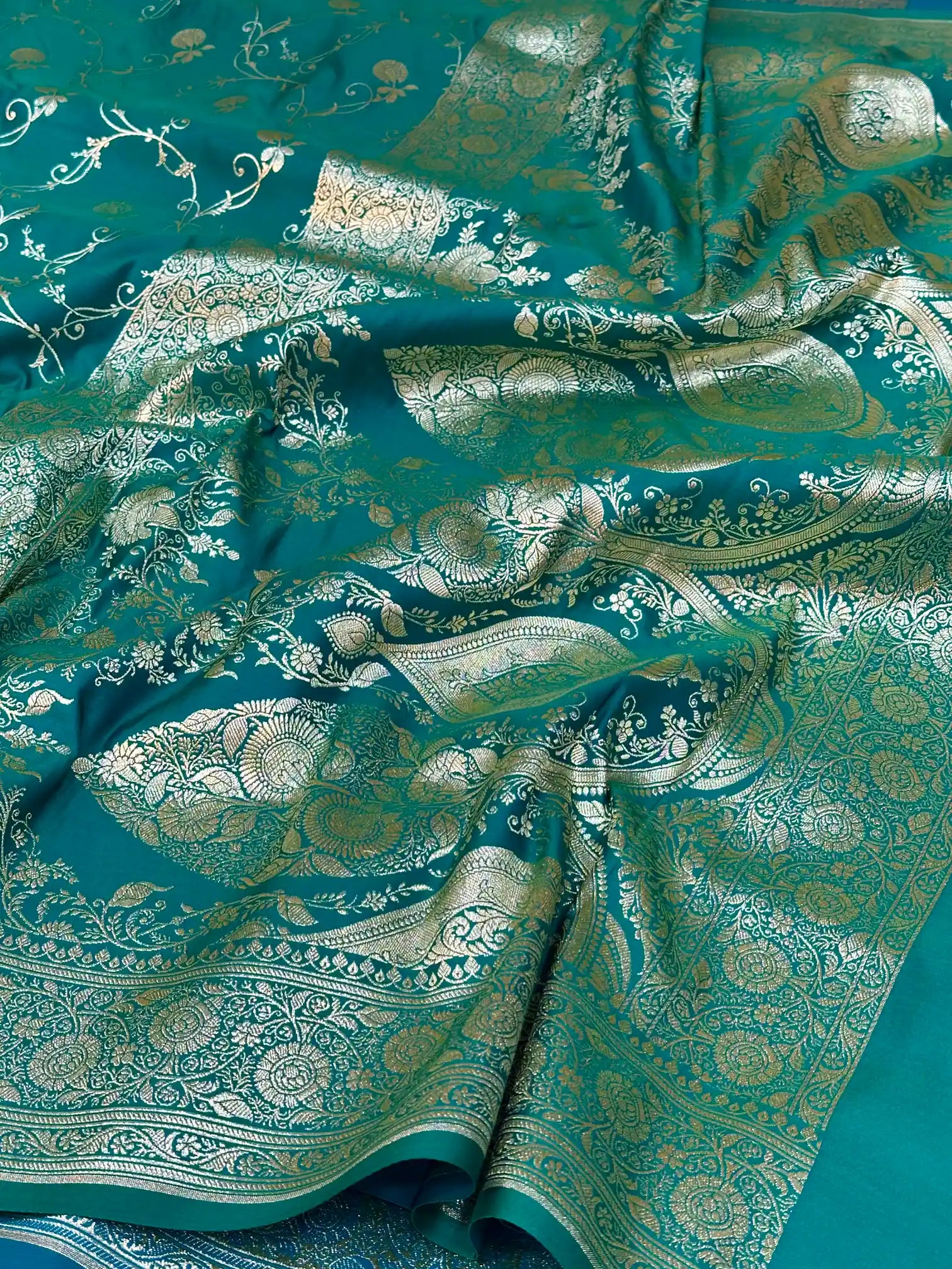 Rama Green Satin Silk Saree with Rich Texture Design and Classical Pallu