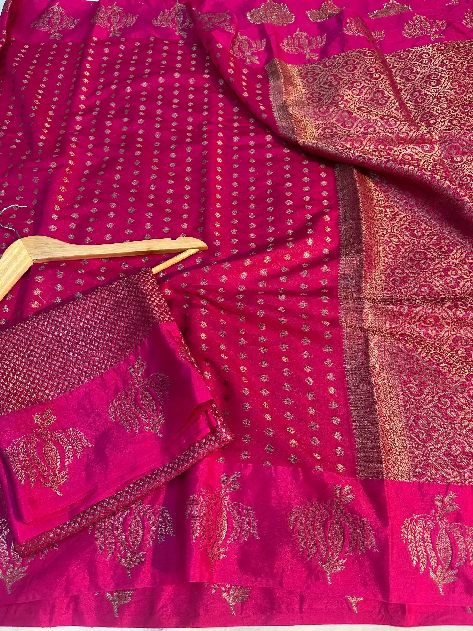 Rani pink Chiniya silk zari Buti Banarasi Saree