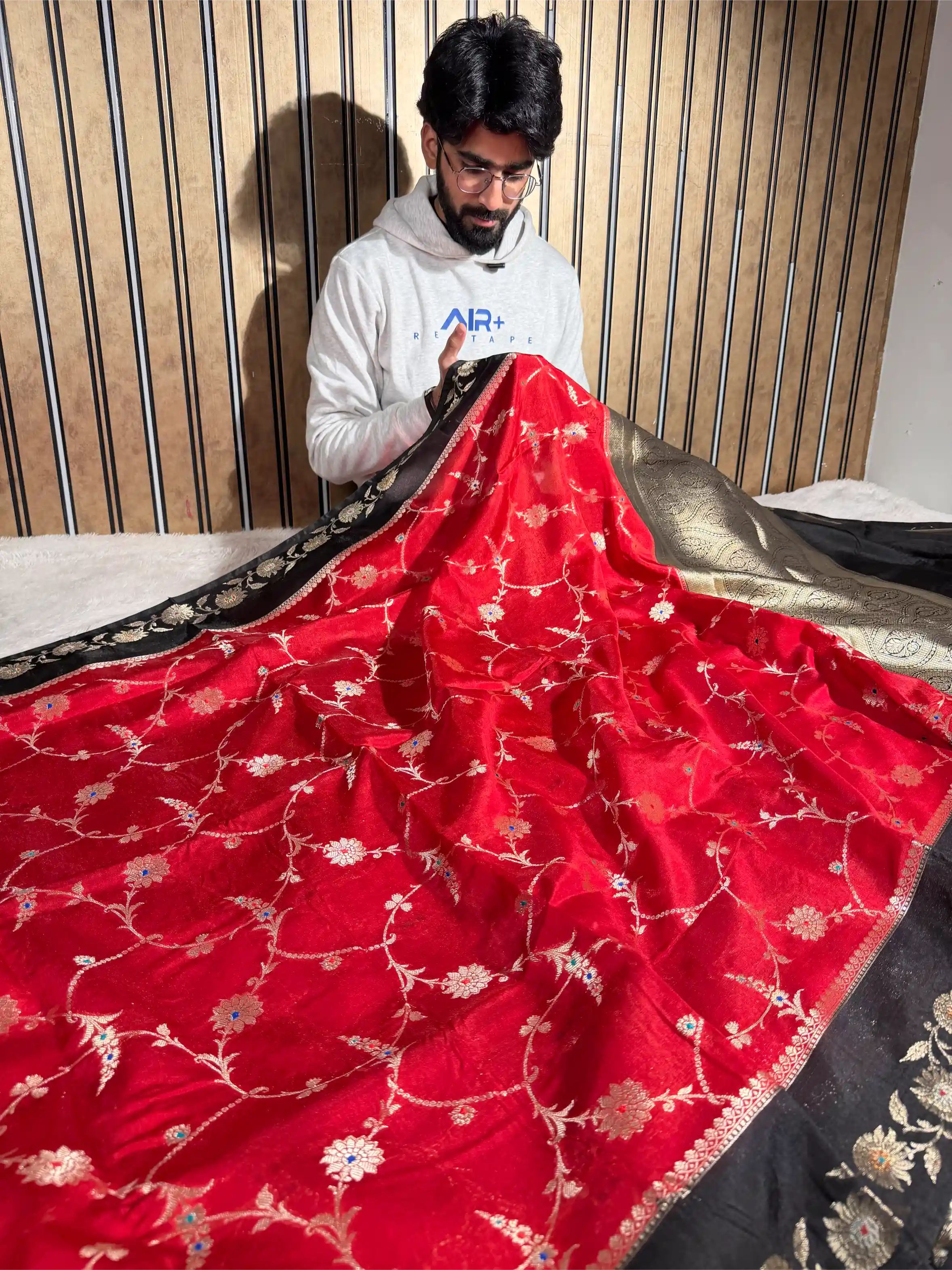 Red-Black Chinia Silk Intricate Floral Meenakari Jaal Banarasi Saree