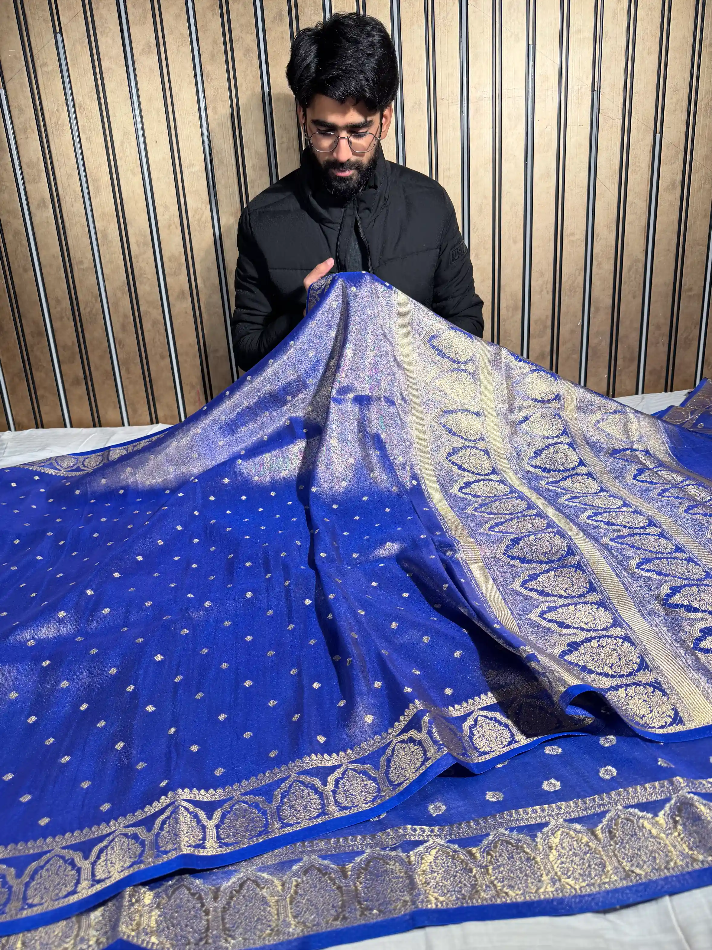 Royal Blue Breathable Tissue Silk Traditional Buti Weave Banarasi Saree