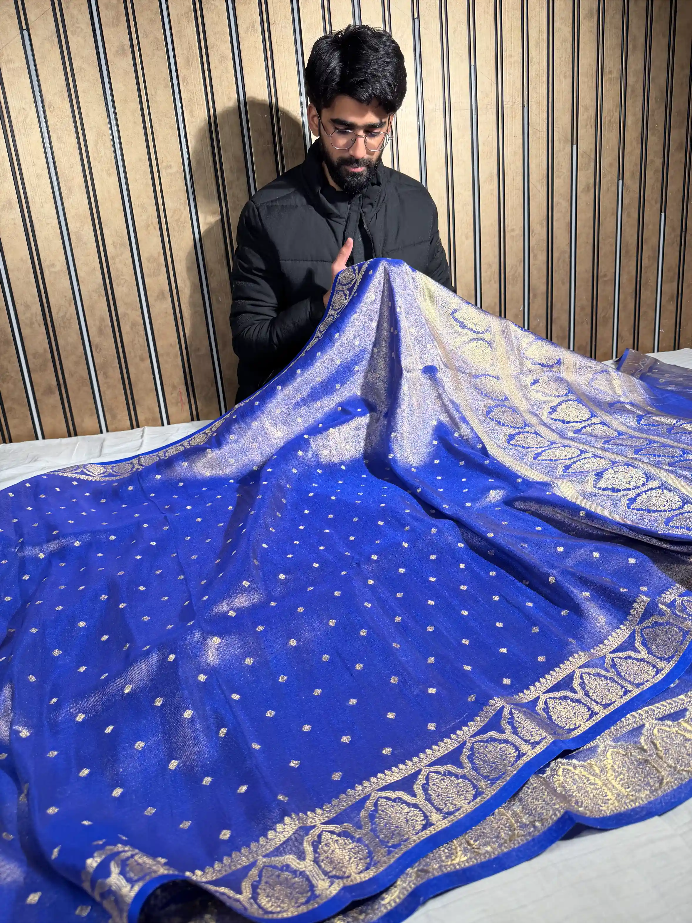 Royal Blue Breathable Tissue Silk Traditional Buti Weave Banarasi Saree