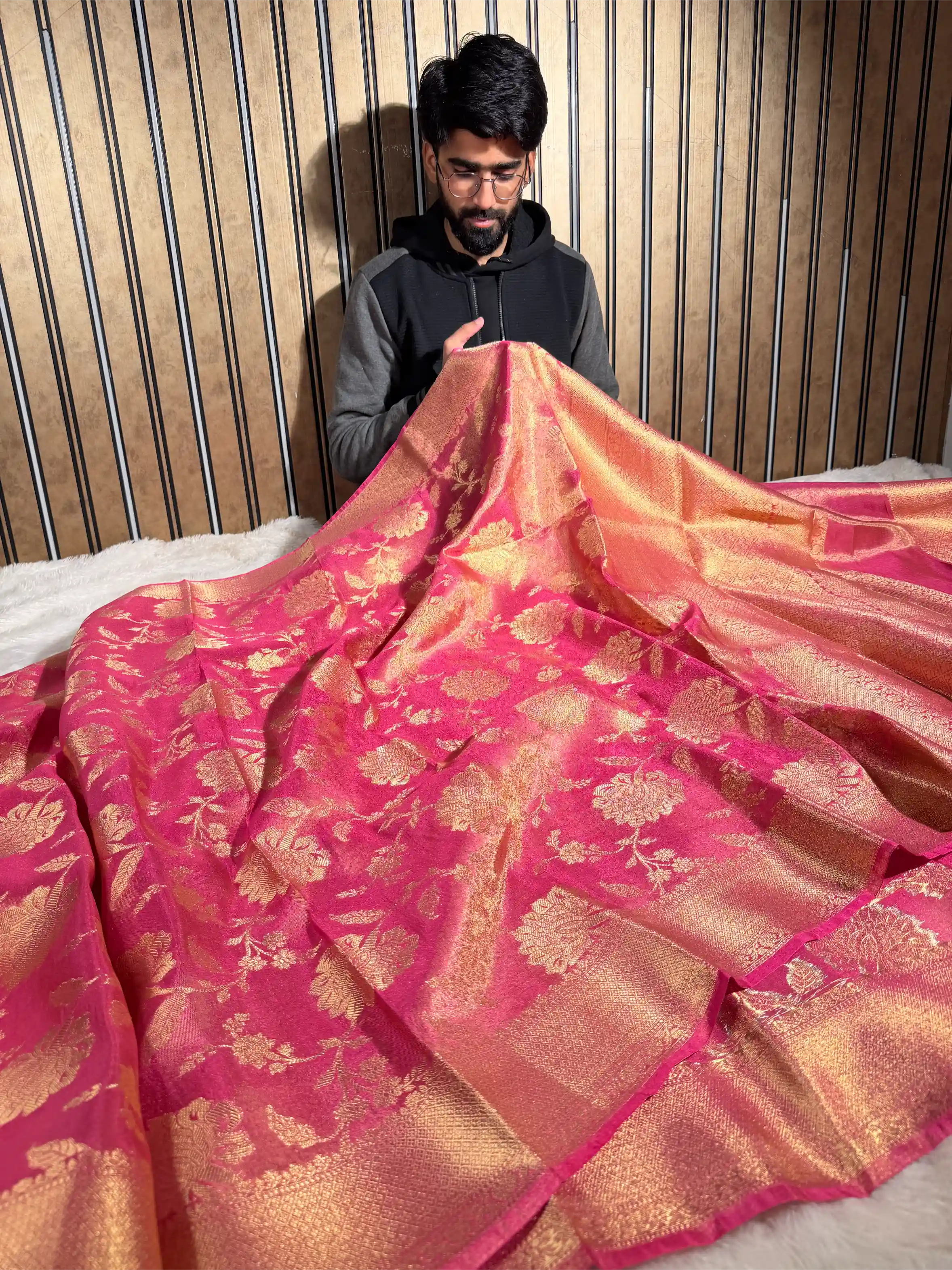 Rusted Pink Breathable Tissue Silk Intricate Jaal Weave Banarasi Saree