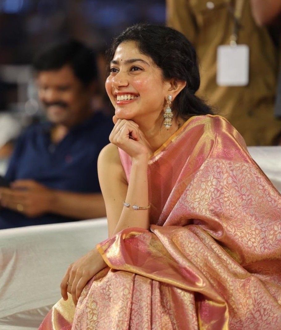 Sai Pallavi Ma’am Inspired Kanjivaram Tissue Silk Gota Lace Work Saree