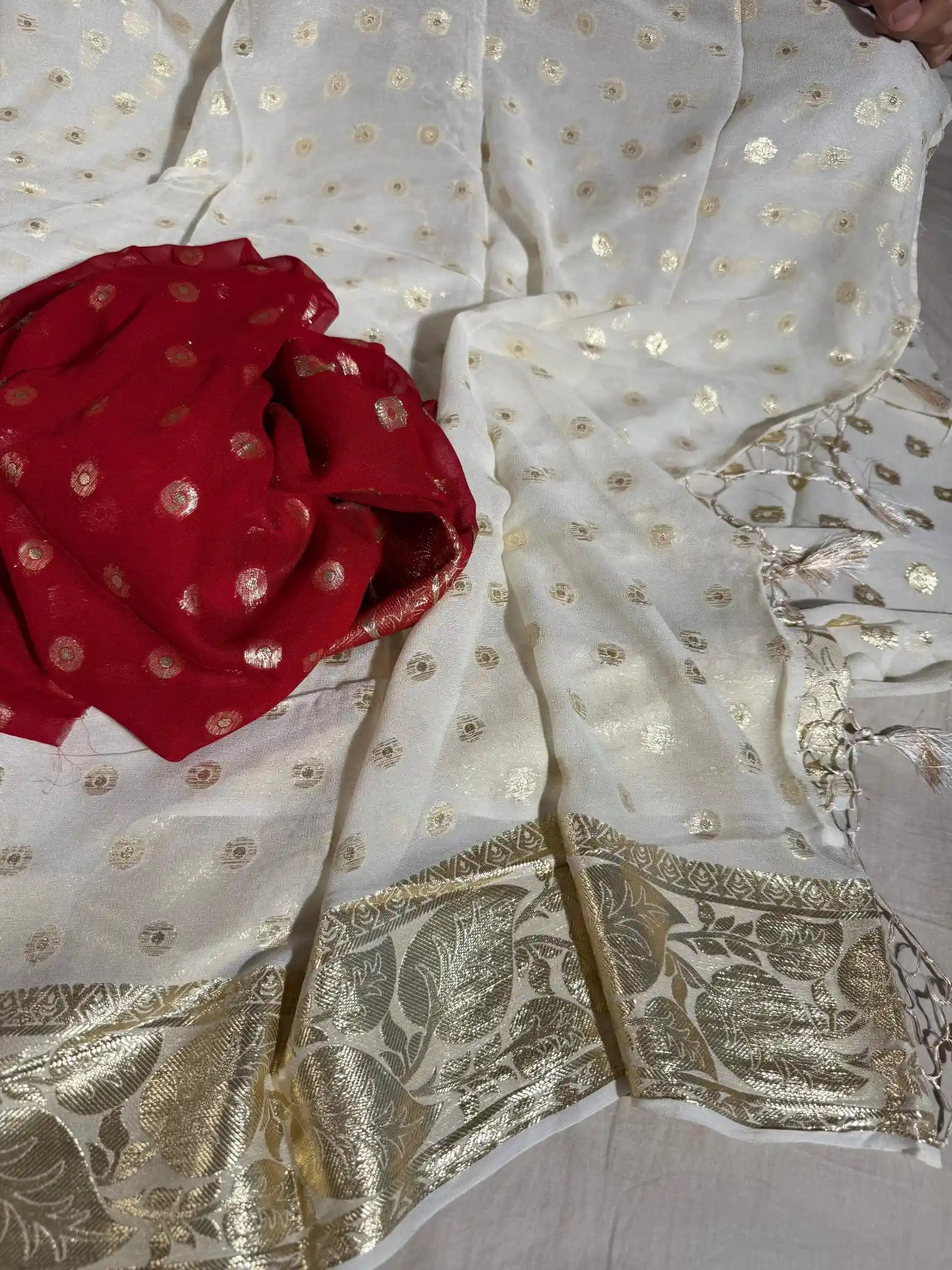Subtle Offwhite Viscose Georgette Silk Banarasi Saree