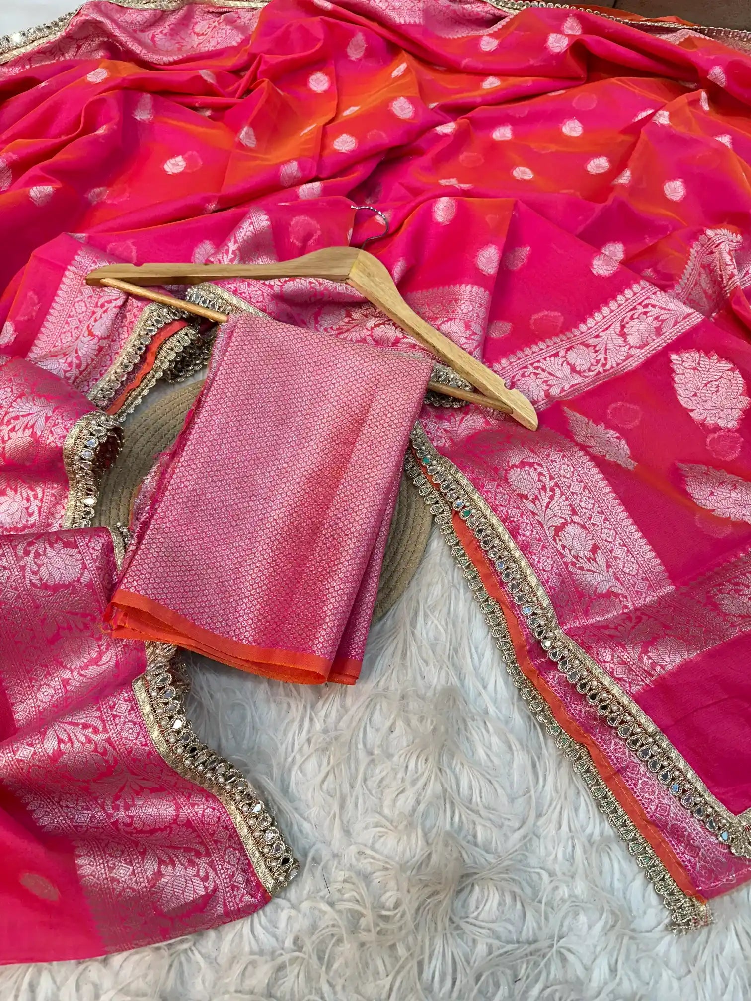 Subtle Pretty Pink Shade Traditional Softsilk Banarasi Saree with Designer Lace Work