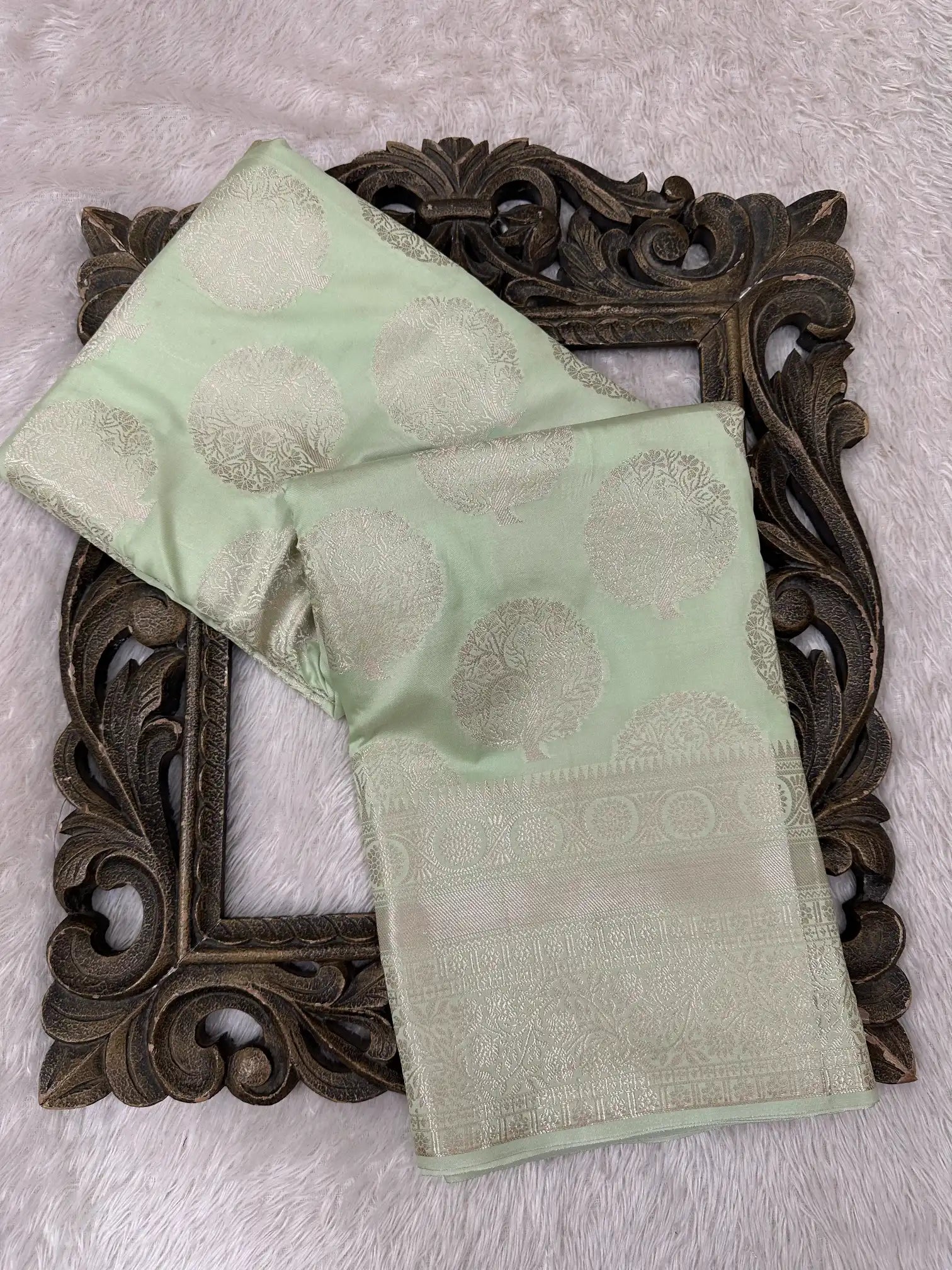 Contemporary Weave Kora Tissue Silk Banarasi Saree