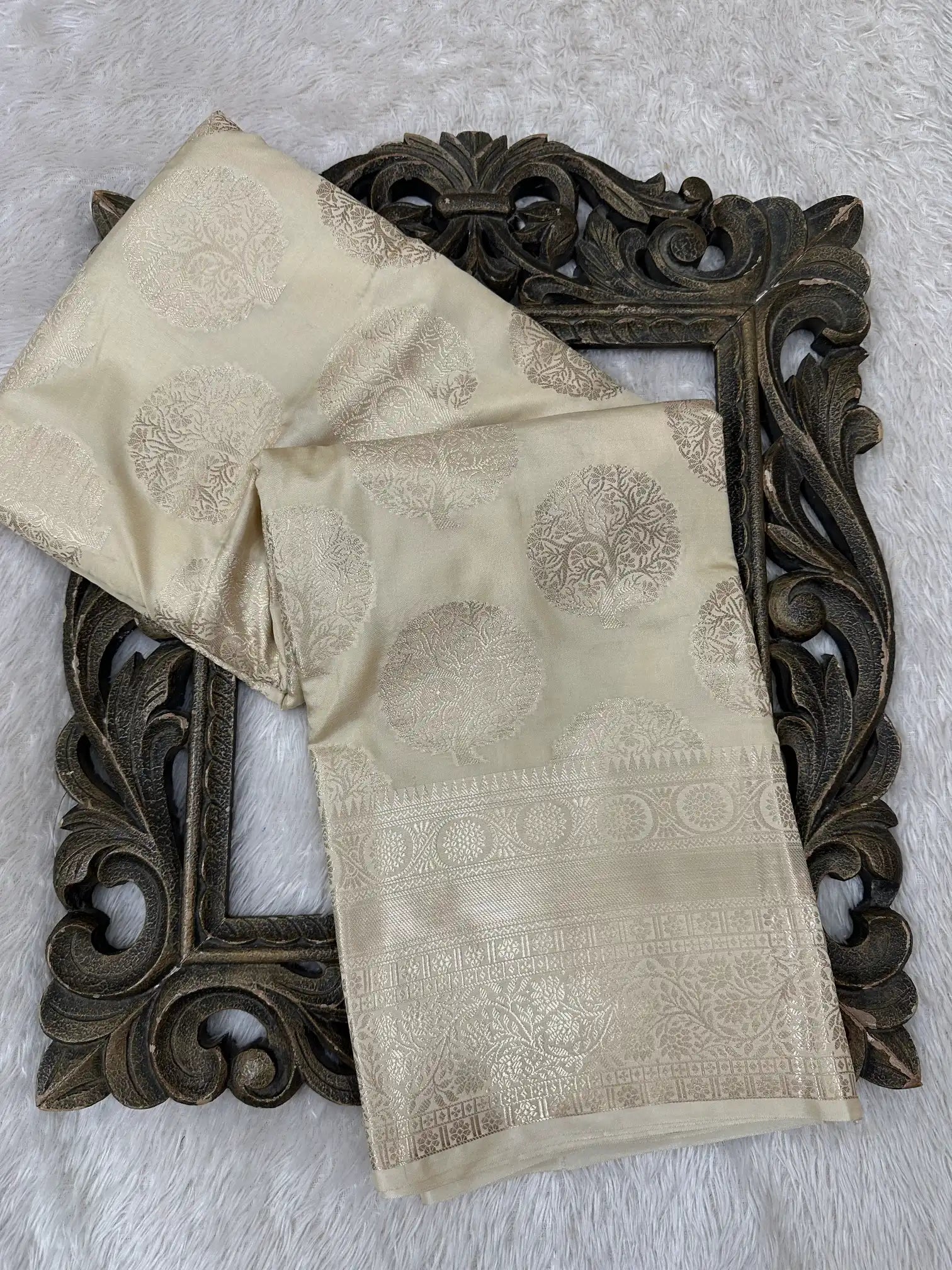 Contemporary Weave Kora Tissue Silk Banarasi Saree